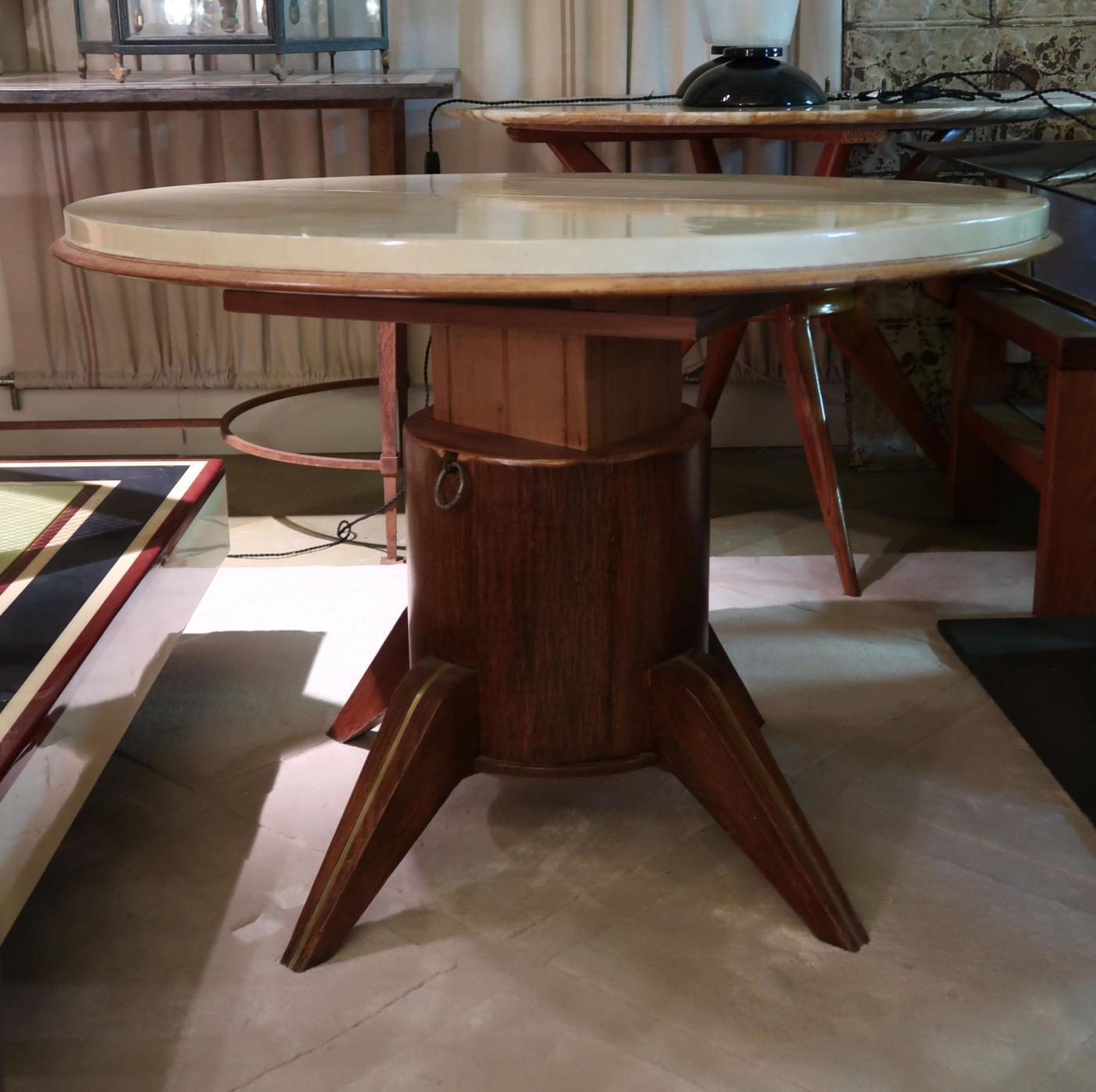 Parchment, Wood & Brass Extensible Midcentury Italian Table Attributed to Adnet In Good Condition In Madrid, ES