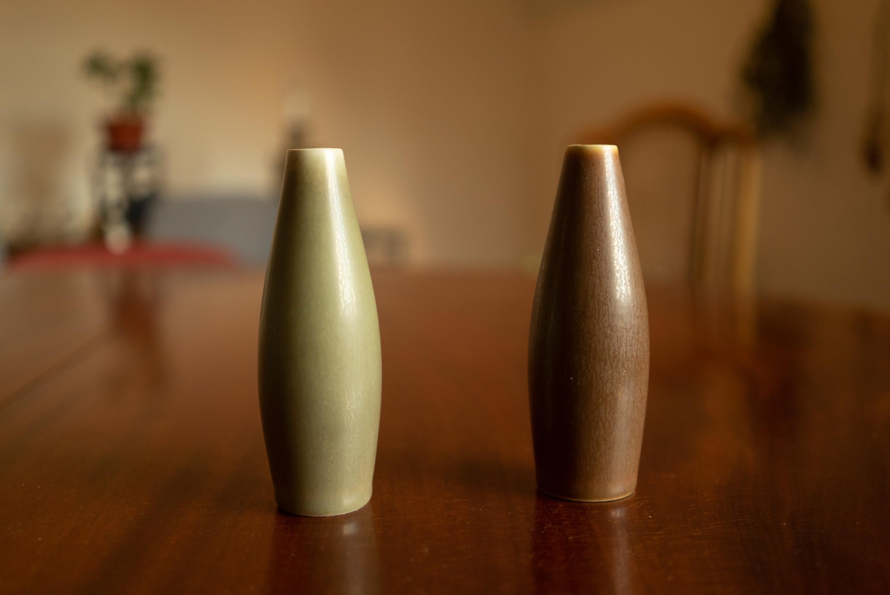 Paire de vases danois en céramique du milieu du siècle par Palshus, années 1960
Grand vase moderne danois Palshus en glaçure HaresFur de couleur terre. Un exemple parfait du minimalisme moderne danois. Conçu par Per Linnemann-Schmidt pour Palshus