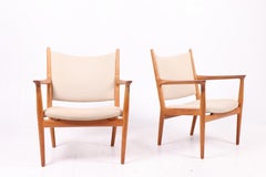 Paar seltene Lounge-Stühle aus Teakholz von Hans J. Wegner