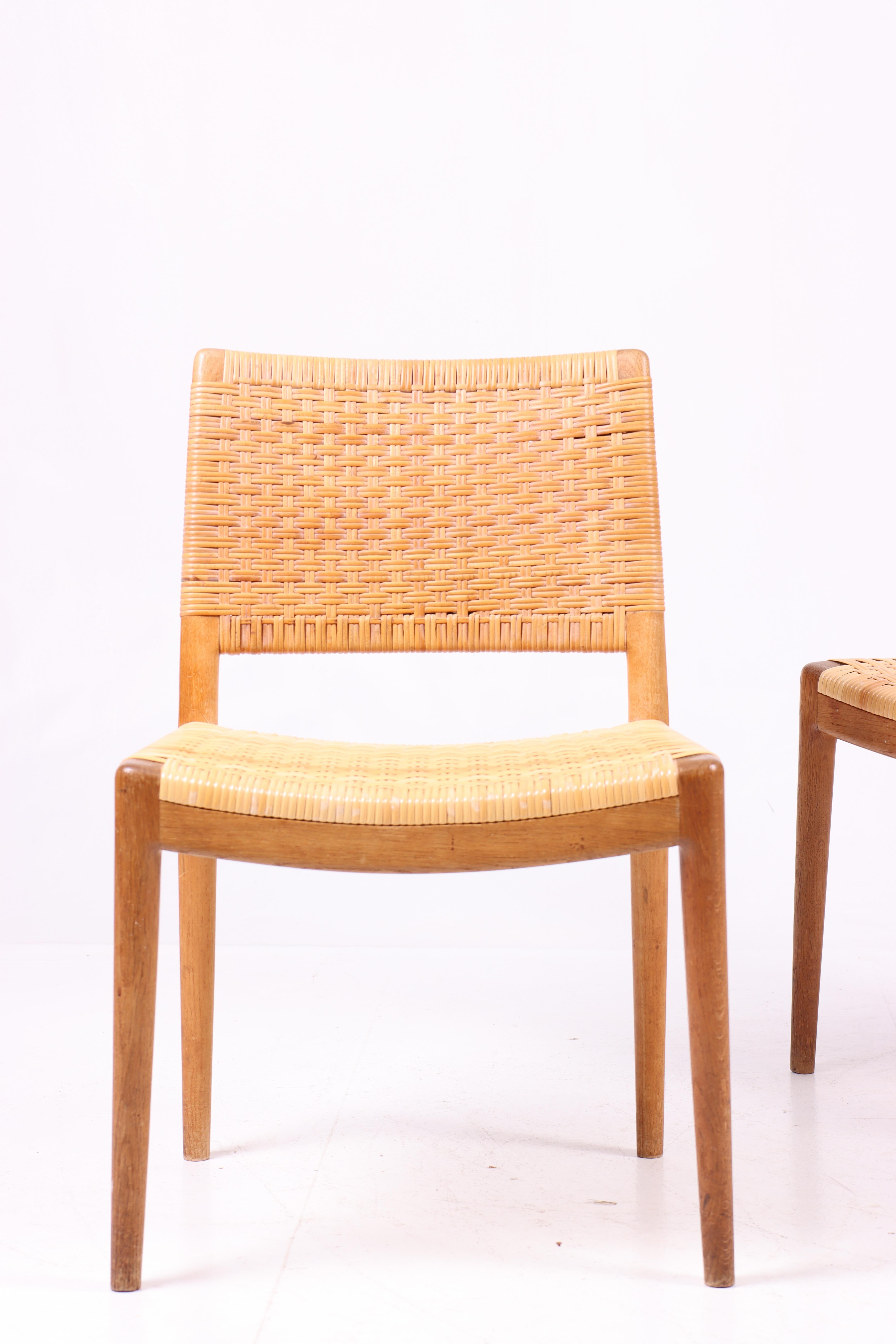 Scandinave moderne Pare de rares chaises d'appoint en chêne de Hans J. Wegner en vente