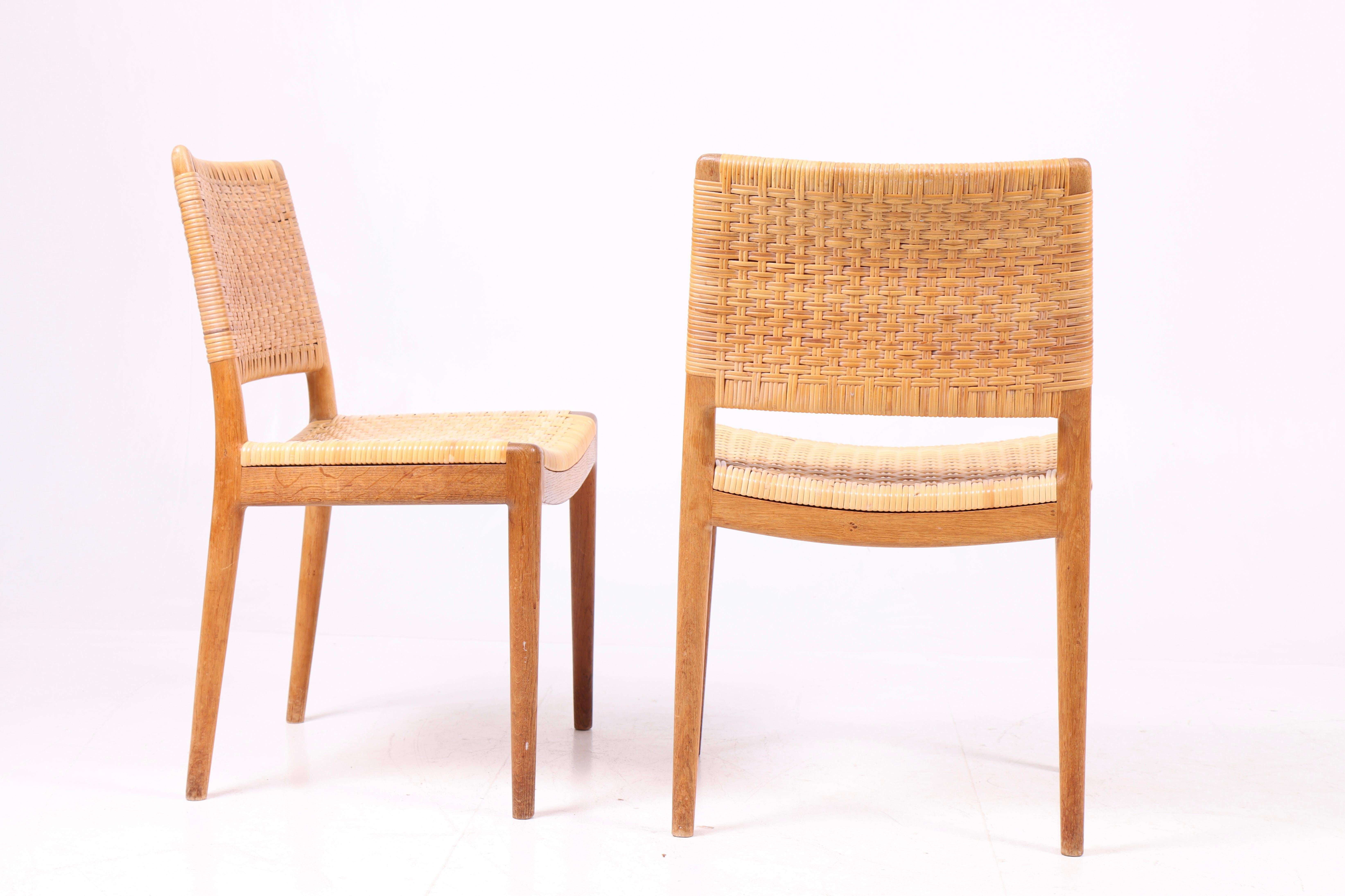 Pare de rares chaises d'appoint en chêne de Hans J. Wegner Bon état - En vente à Lejre, DK
