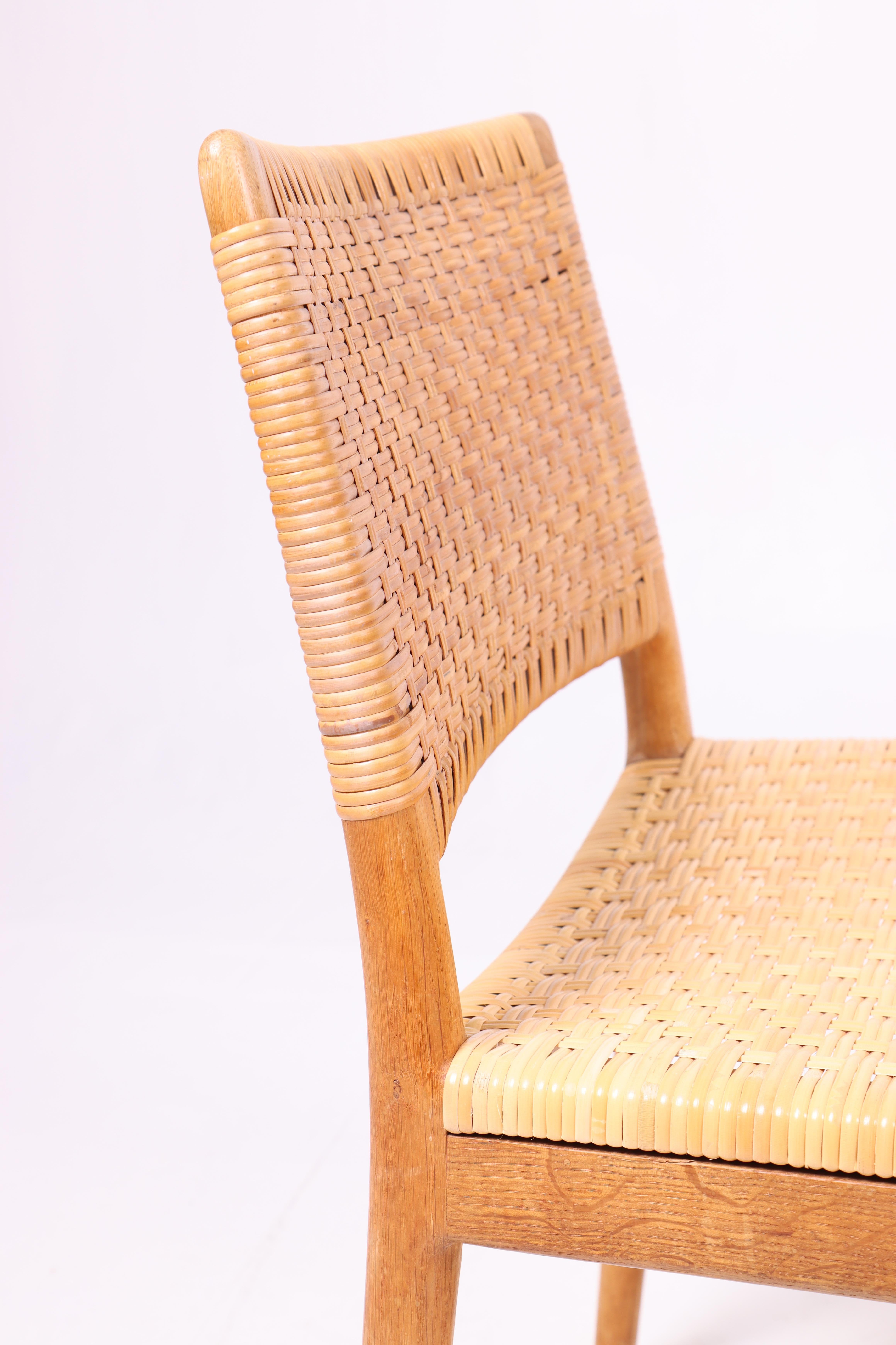 Milieu du XXe siècle Pare de rares chaises d'appoint en chêne de Hans J. Wegner en vente