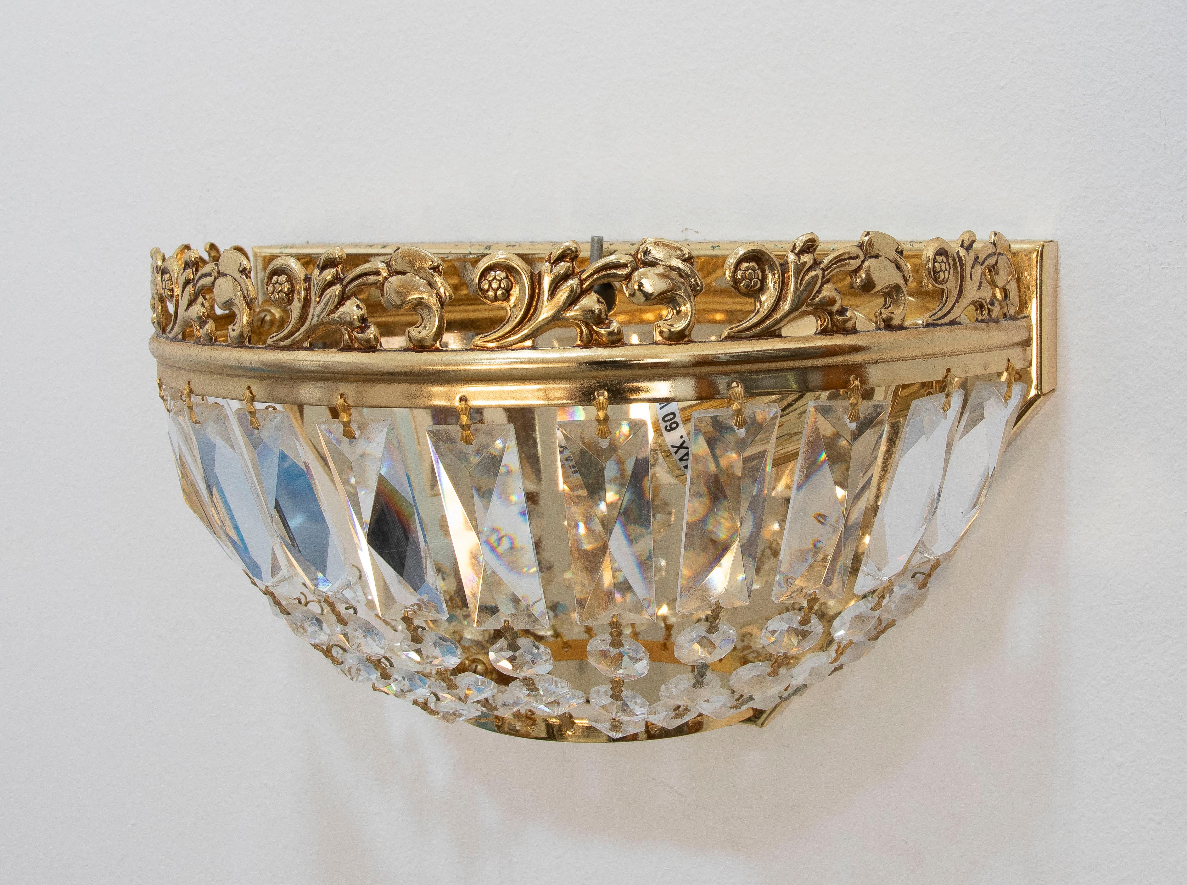 Pareja de apliques de metal dorado y cristal de los años 80 en Bueno estado para la venta en Marbella, ES