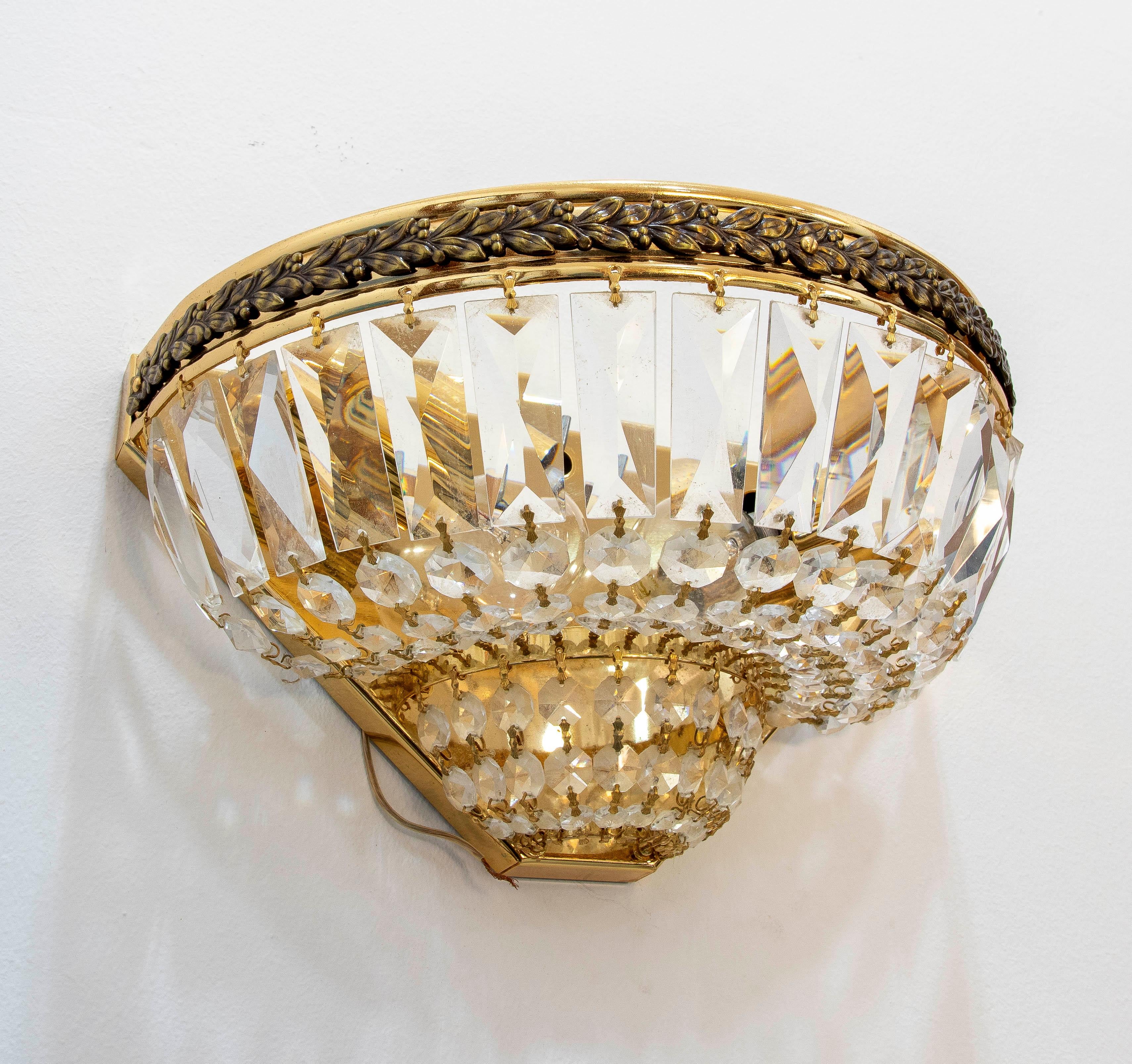 Coppia di lampade da parete in vetro e metallo dorato degli anni '80 in vendita 3