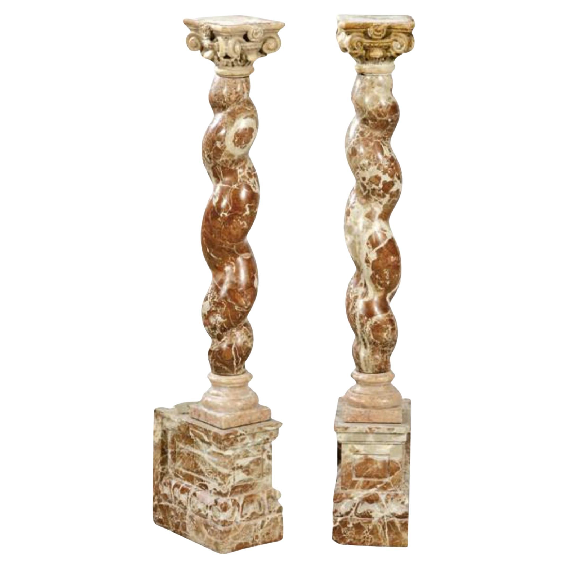Pair of Solomonic columns in red and white marble, 19th-20th century. For Sale