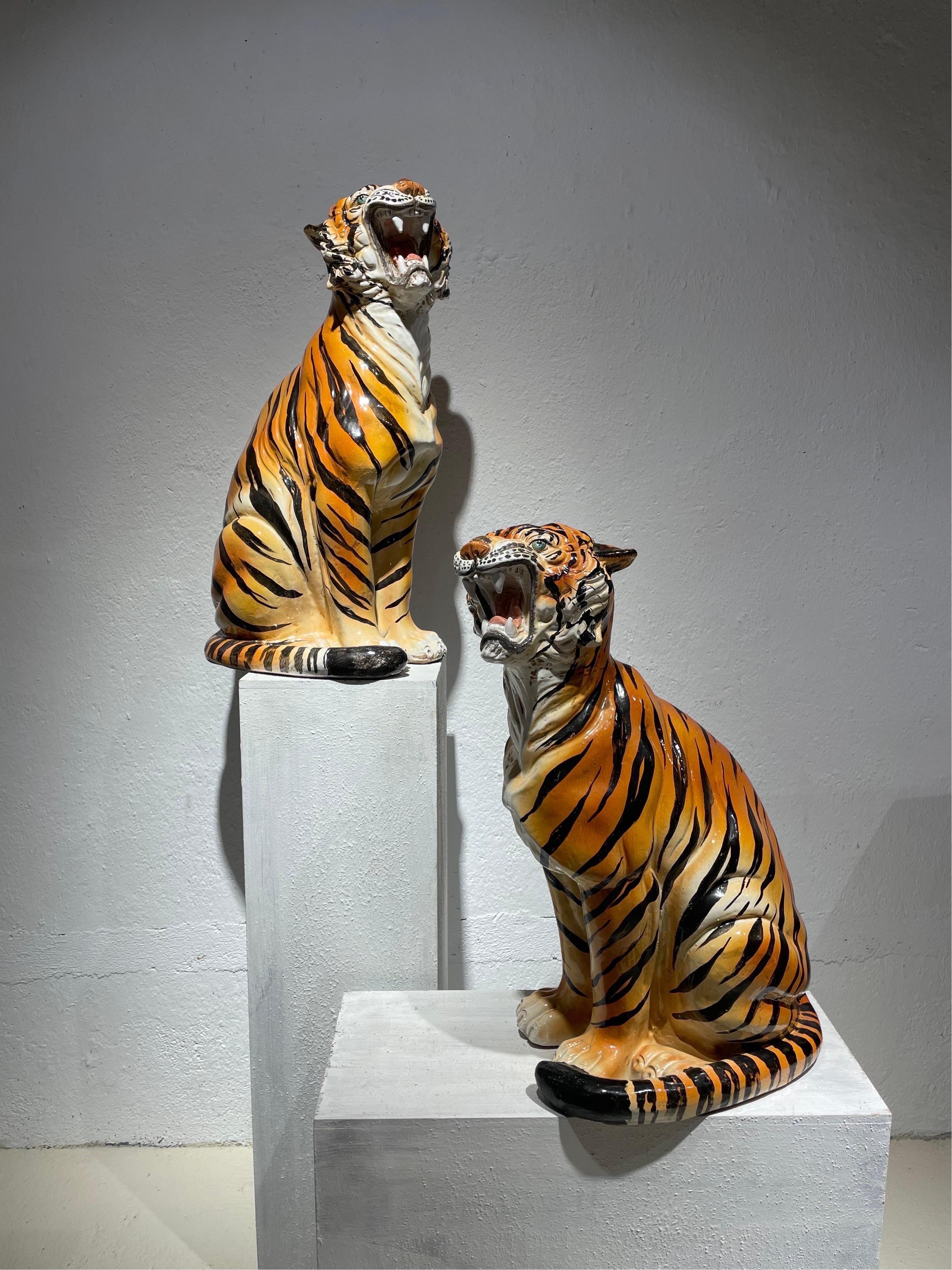 Late 20th Century Pareja de tigres años 70 en cerámica esmaltada y pintada a mano  For Sale