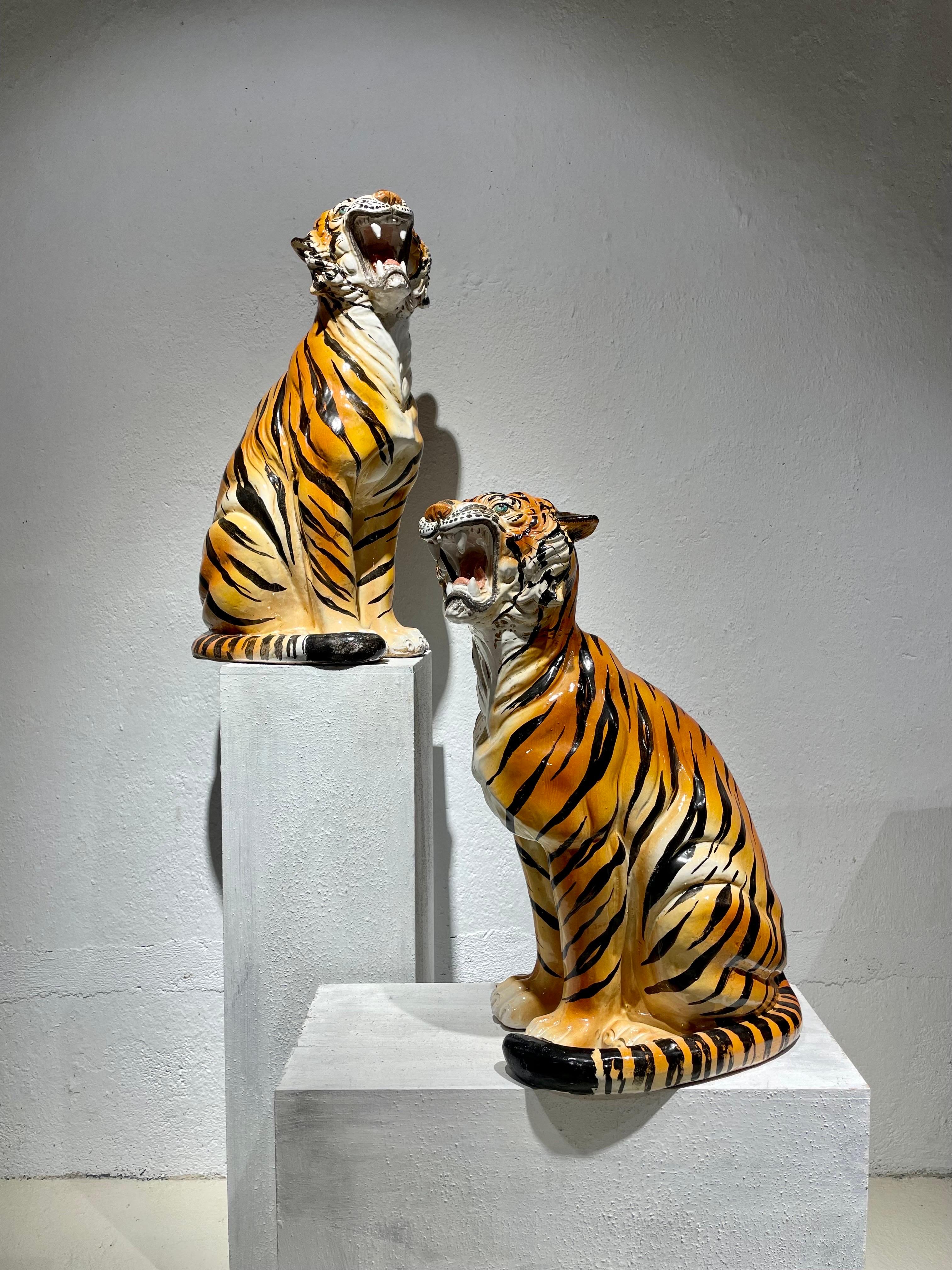 Céramique Pareja de tigres años 70 en cerámica esmaltada y pintada a mano  en vente