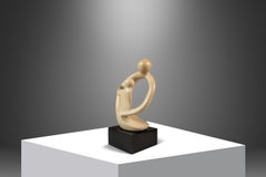 "Parent & Child" Sculpture en pierre de marbre avec base en bois, Kenya, c.C.C.