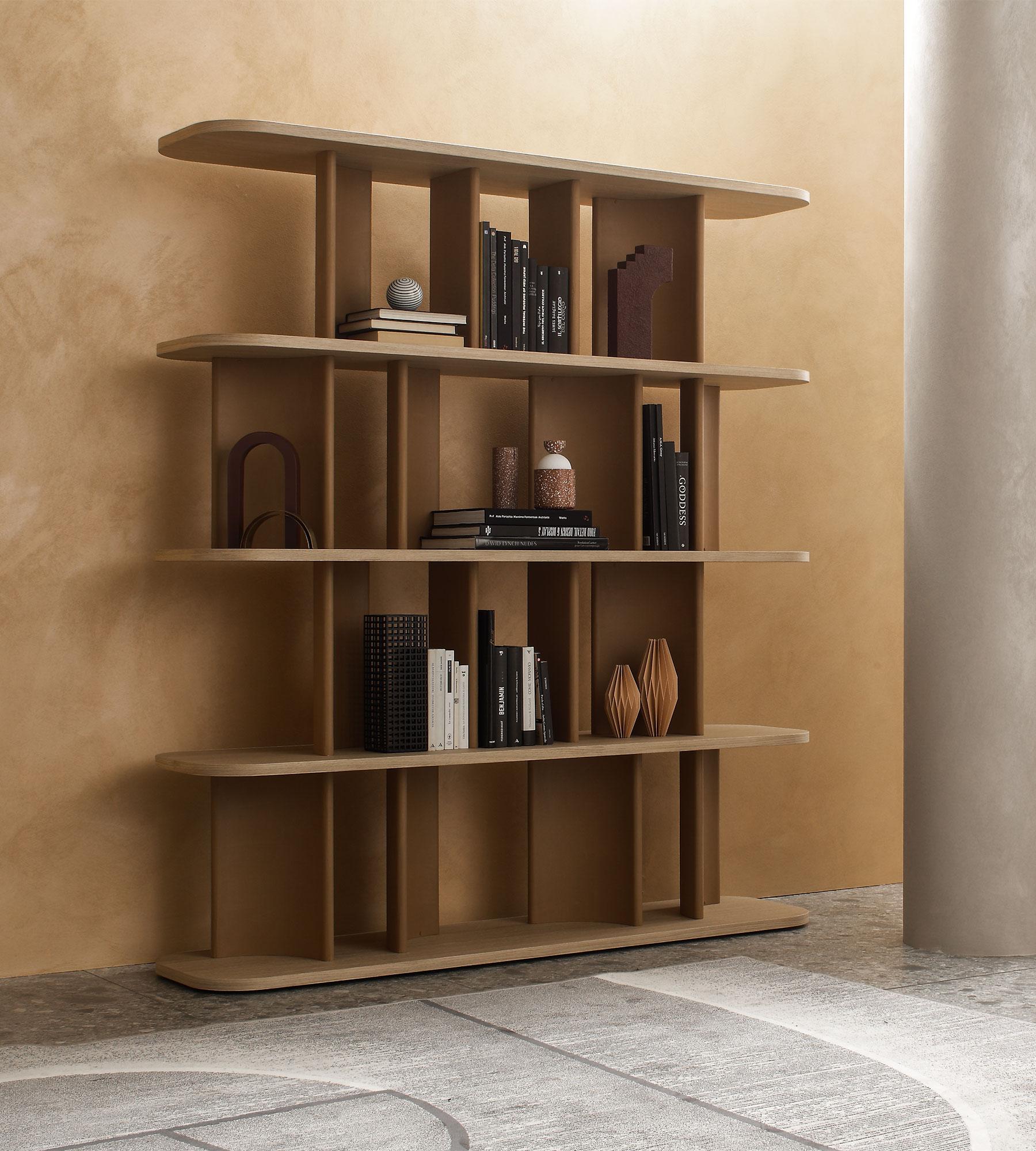 Libreria Parentesi in Wood Oak di Morica Design
Dimensioni: D 40 x L 160 x H 180 cm.
Materiali: Legno di Oak, legno laccato Marmorino Terracotta.

Disponibile in legno di noce canaletto, rovere di Laguna o rovere naturale. Contattateci.
Disponibile