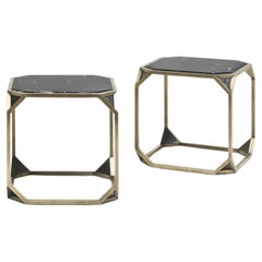 Comodino PARES in ottone bronzato e marmo nero disegnato da ARXX Studio