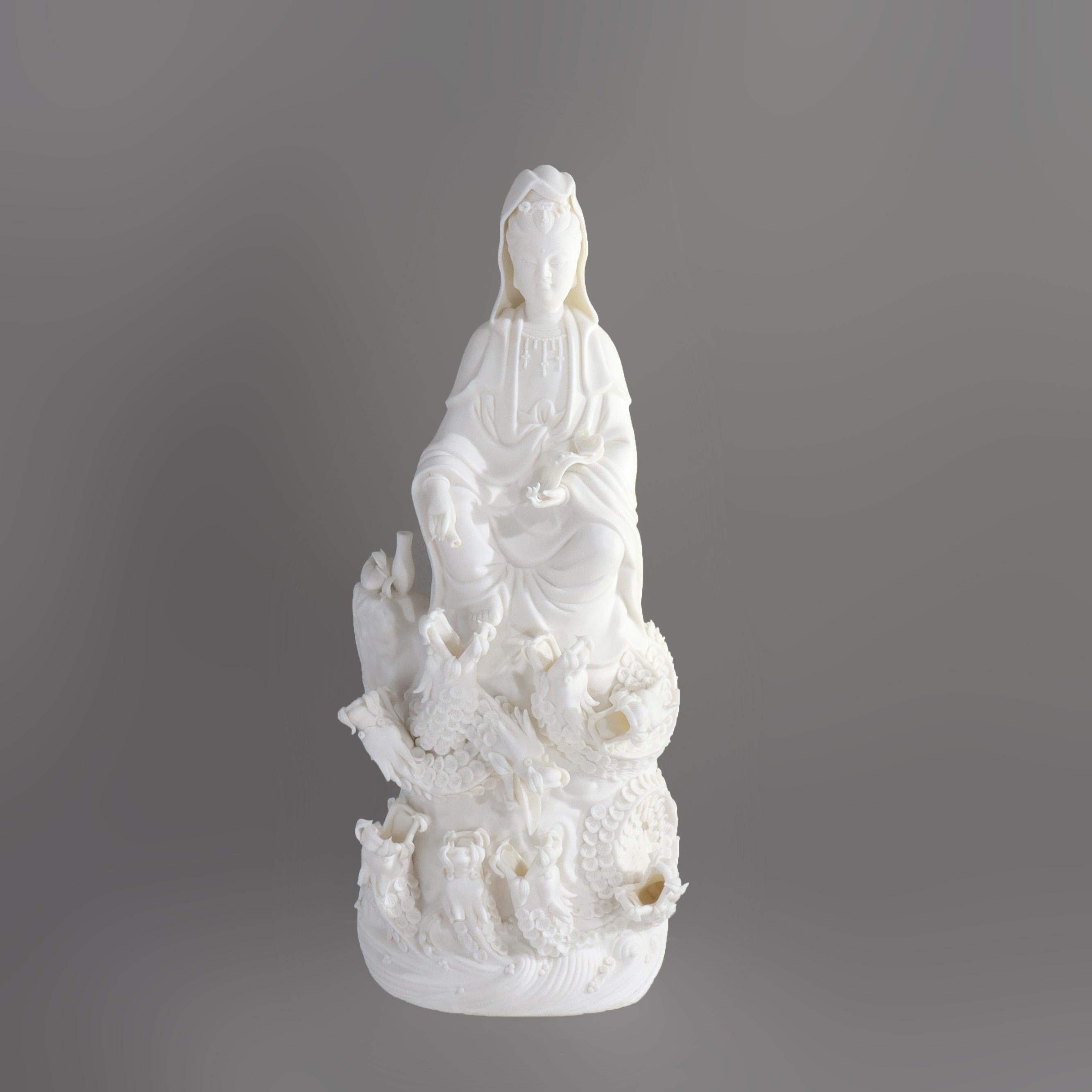 Parian Biskuitporzellan Kwan Yin Figur mit Drachen 20.Jh. im Zustand „Gut“ im Angebot in Big Flats, NY