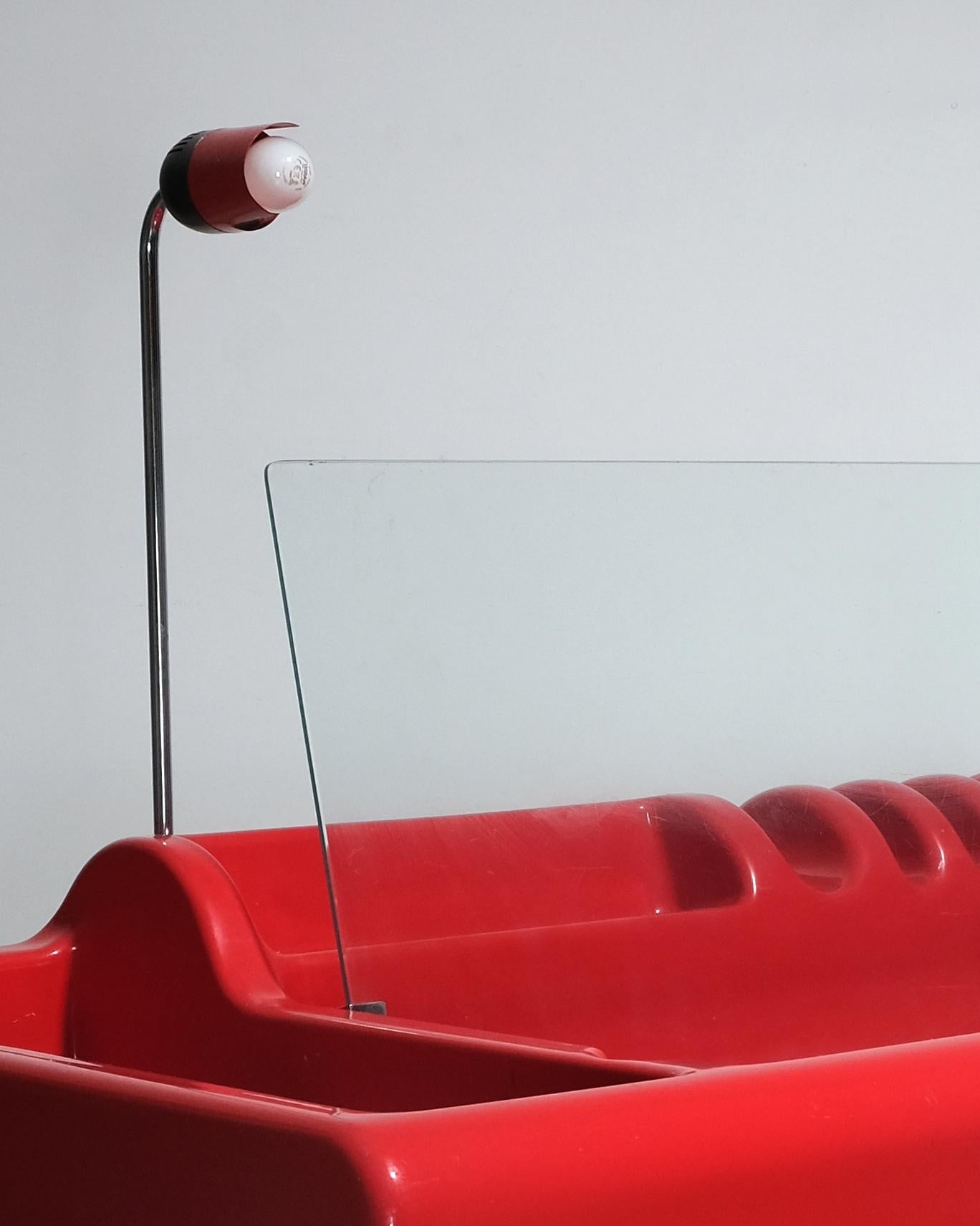 Parigi and Prina for Molteni, ‘Orix’ Desk, Red, c.1970s
A sculptural and innovative ‘Orix’ desk designed by Italian architects Paolo Parigi and Renato Prina for Molteni, circa 1970s. This striking design combines a molded ABS plastic frame in