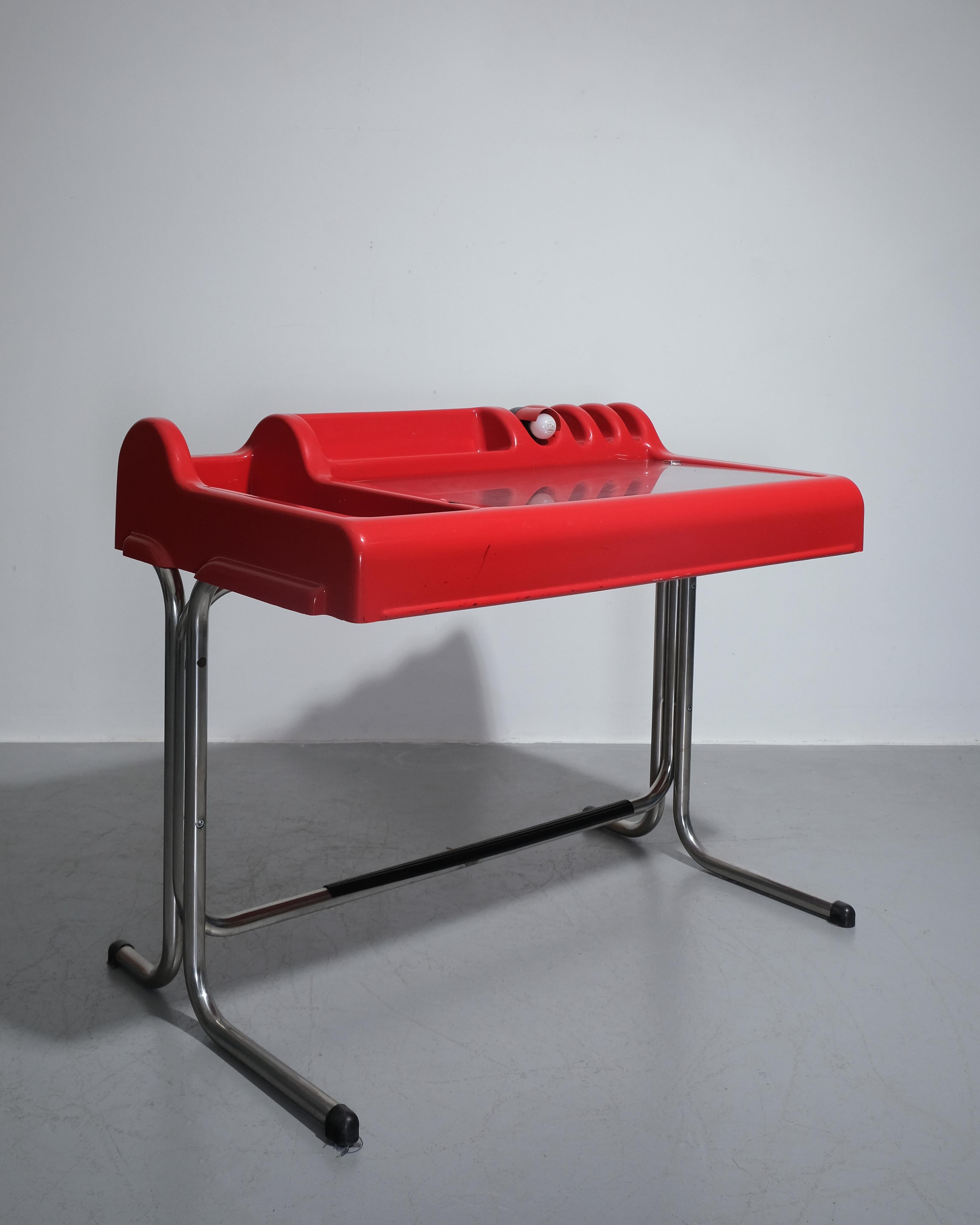 Italian Parigi and Prina for Molteni Orix desk with integrated lamp , red c.1970s For Sale