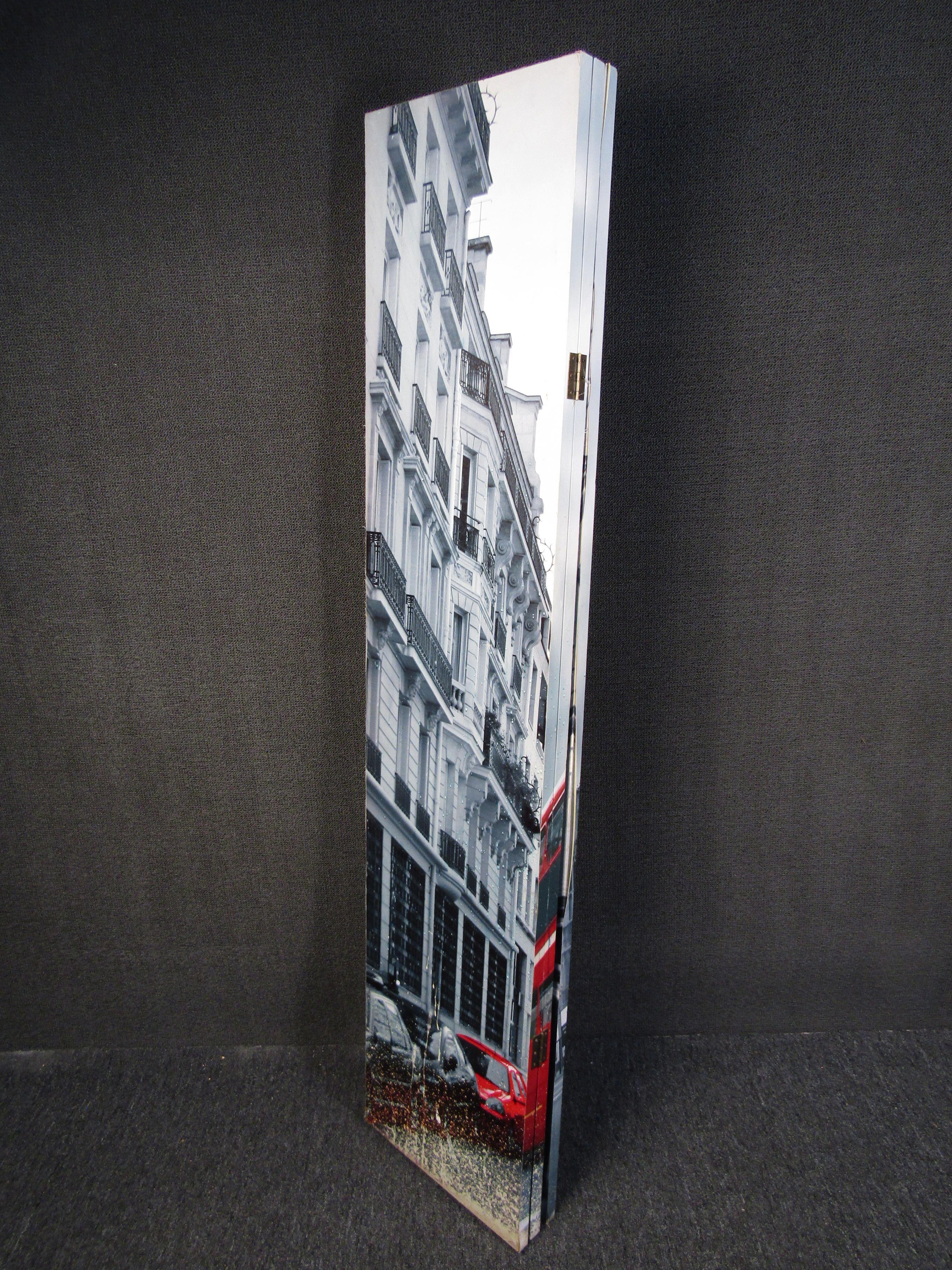 Paris and London-Themed Room Divider In Good Condition For Sale In Brooklyn, NY