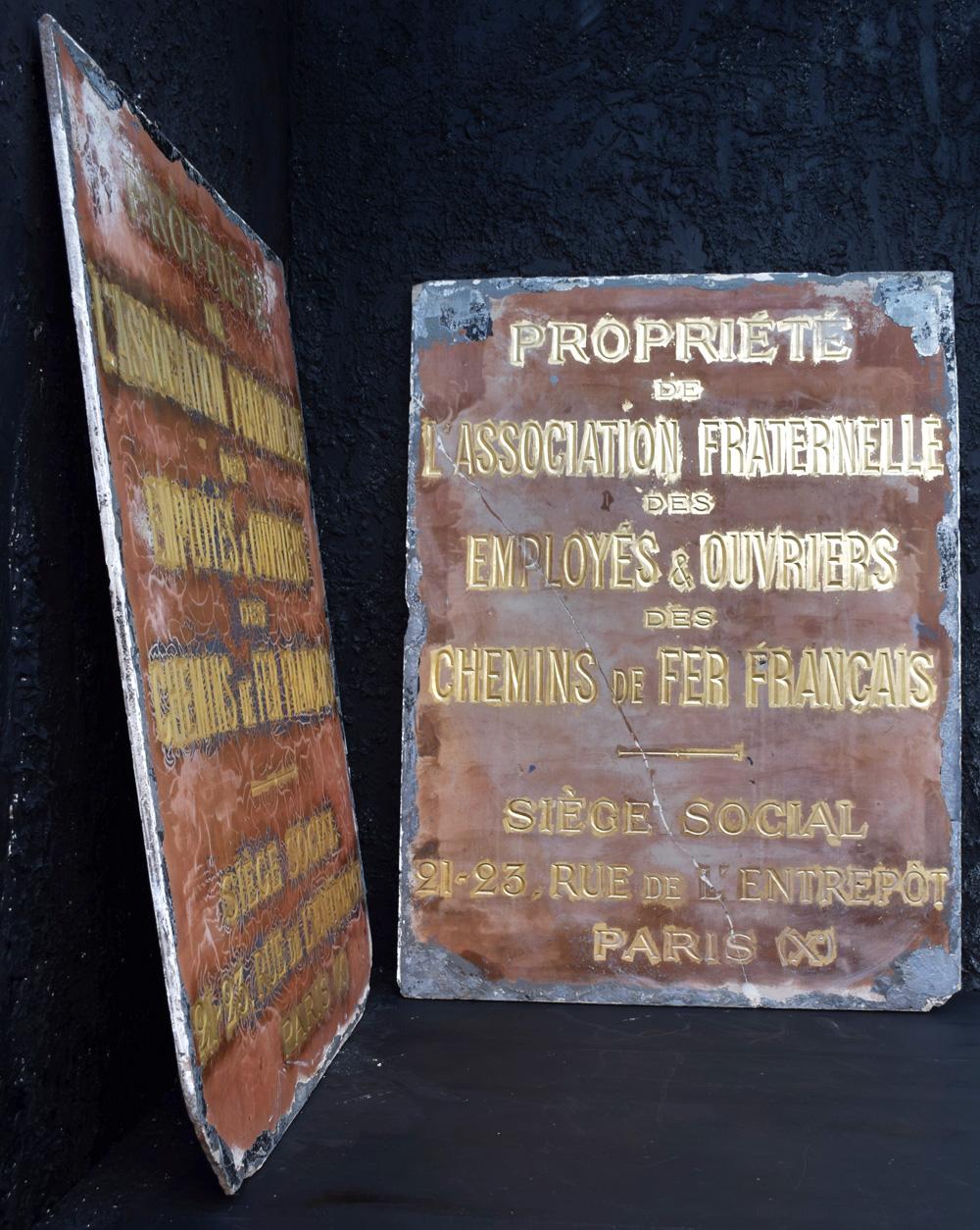 A pair of rare antique plaster Paris Association railway plaques, circa 1920.

This lot is a wonderful pair of original highly decorative/artistic antique plaster “ownership of the fraternal association of employees and workers of the railways