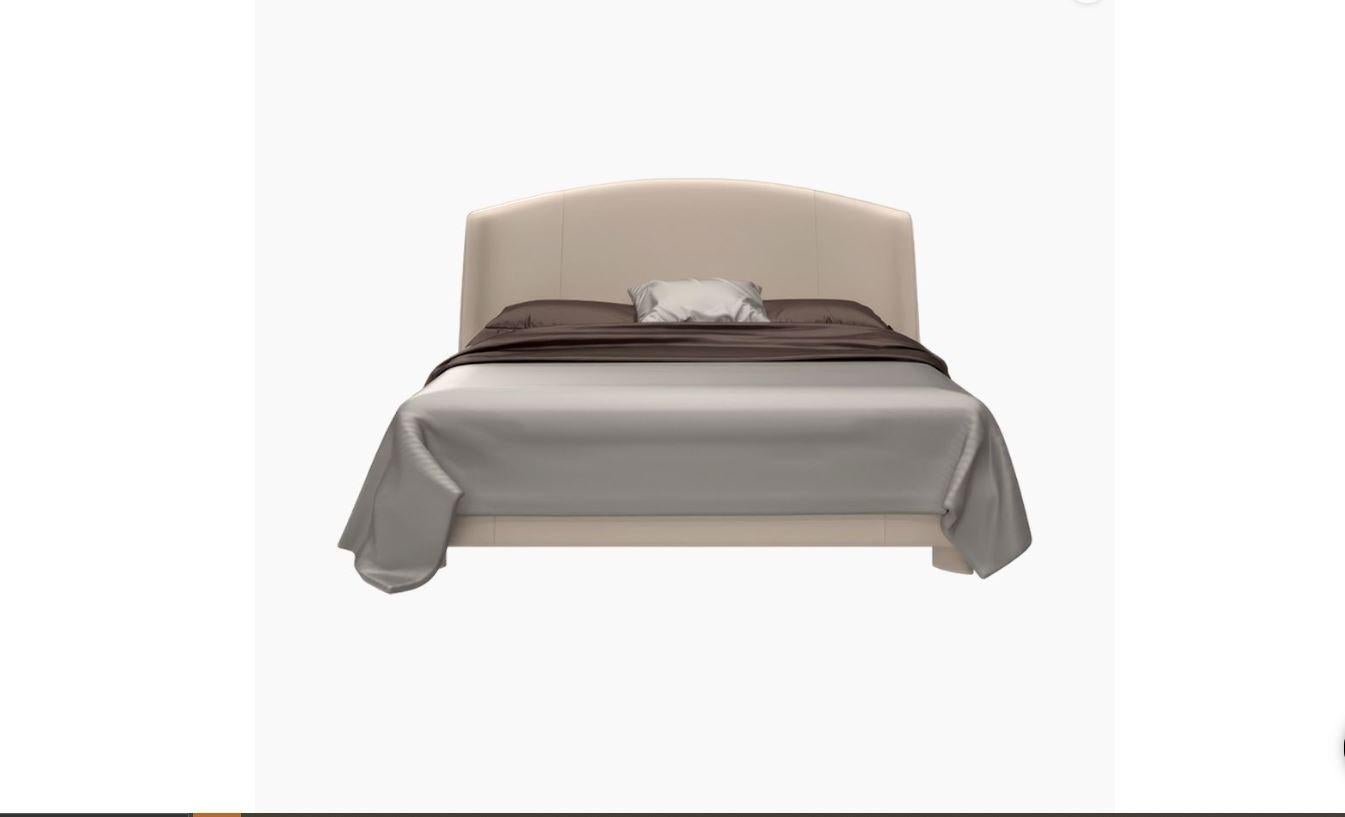 Hand-Crafted Paris Bett Bett der Paris-Kollektion For Sale