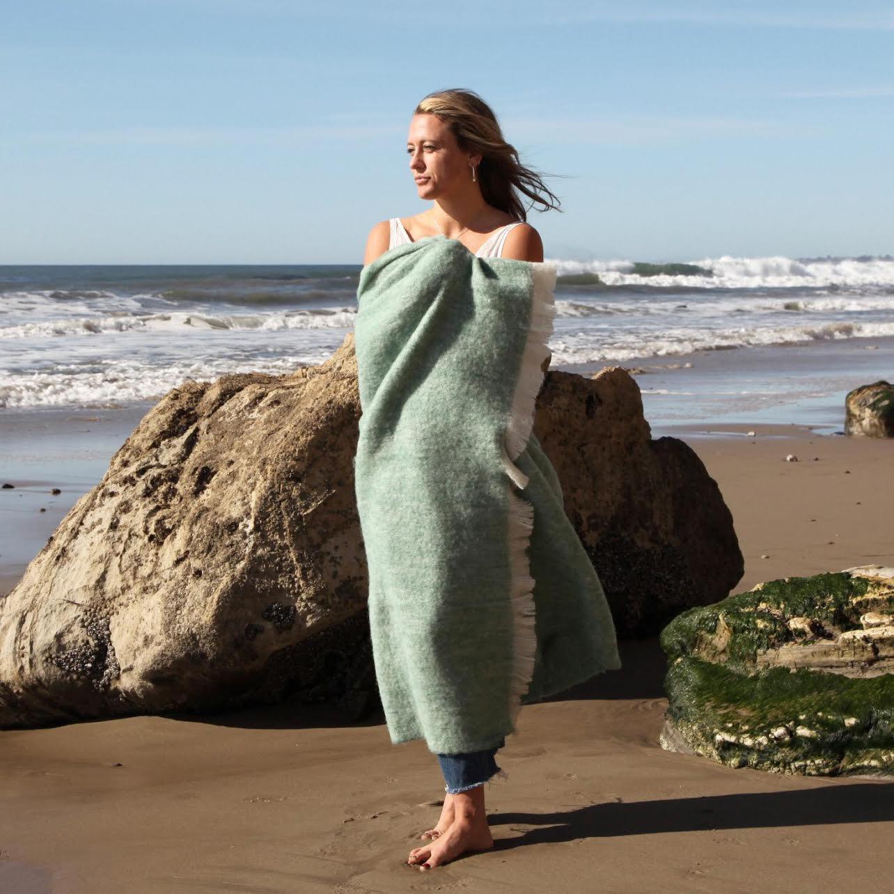 Manta París - Manta de lujo de mohair anudada a mano en Nuevo estado para la venta en Newark, NJ