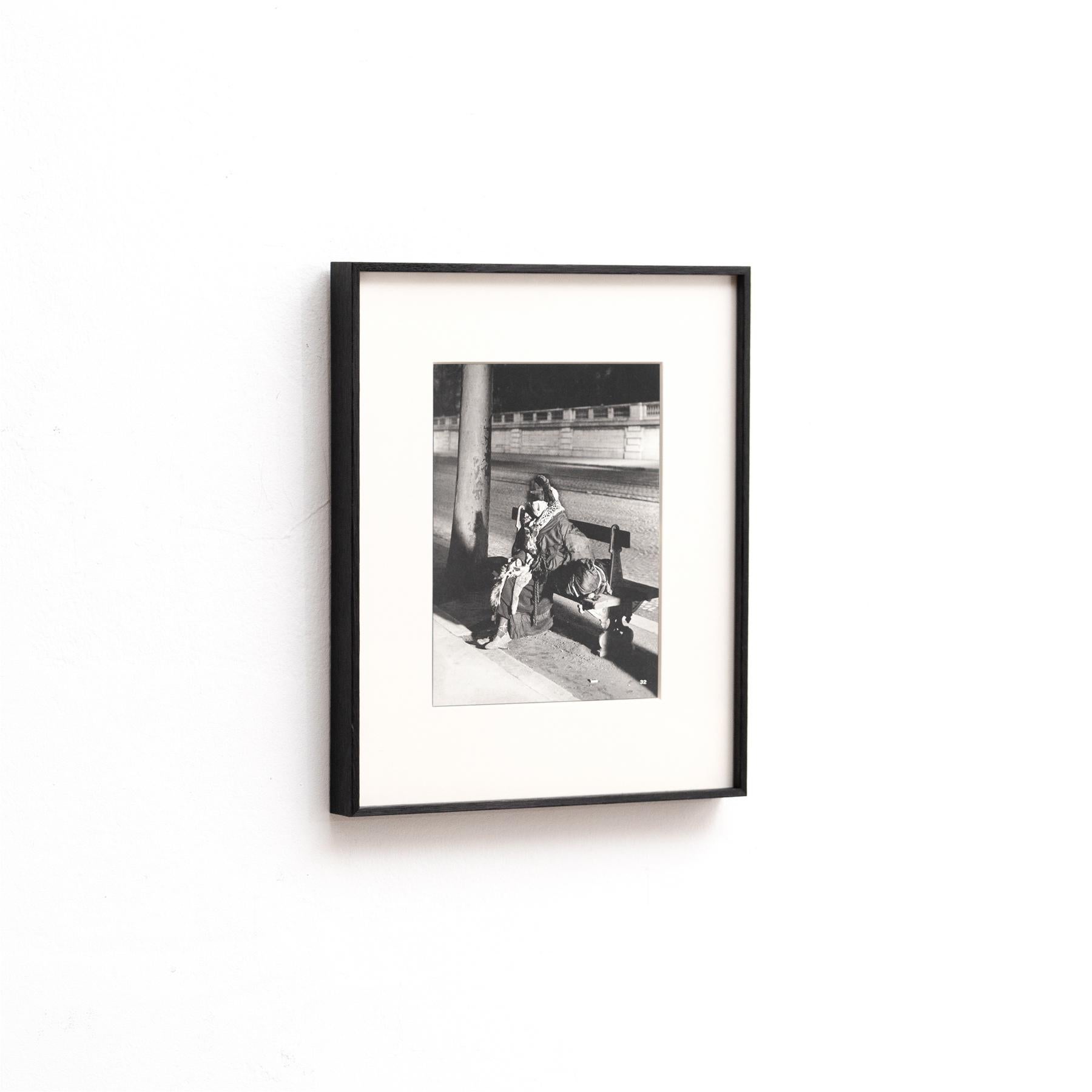 Paris by Night: Brassai's Rare Heliogravure Test Framed Print In Good Condition For Sale In Barcelona, Barcelona