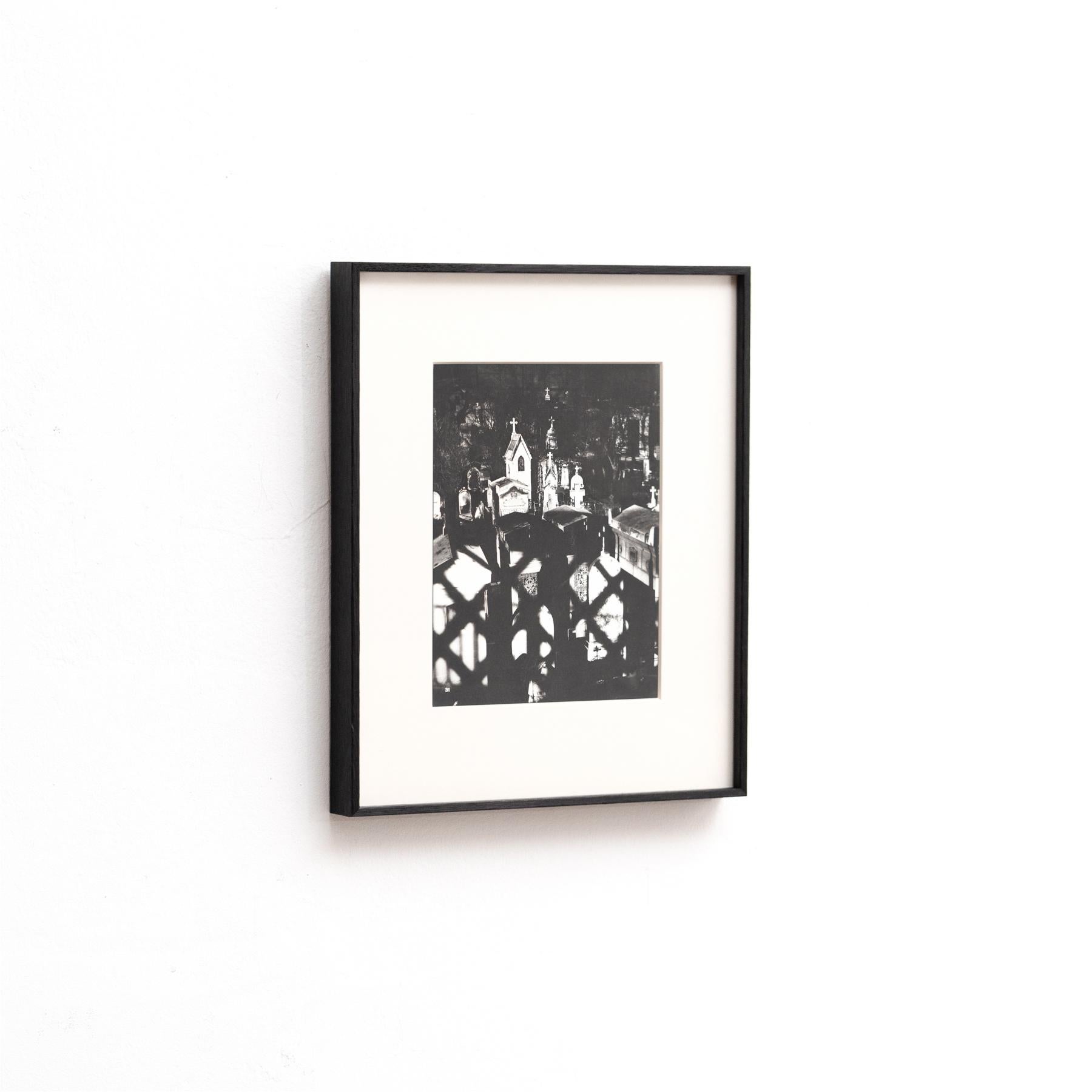 Paris by Night: Brassai's Rare Heliogravure Test Framed Print In Good Condition For Sale In Barcelona, Barcelona