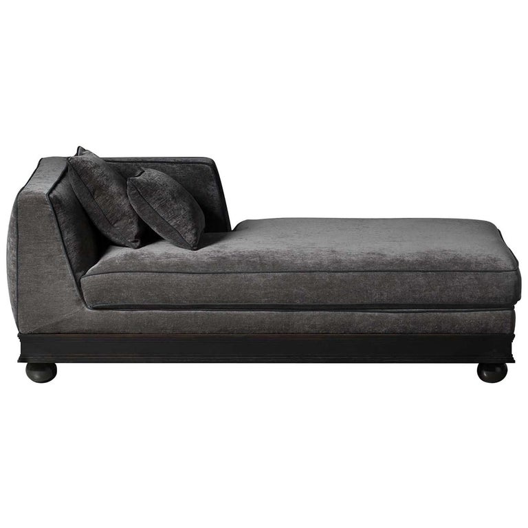 Chelini Paris chaise longue, new, offered by the Craftcode