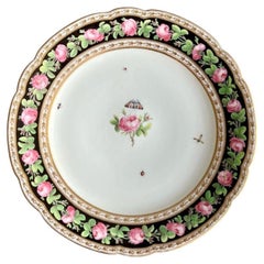 Assiette de Paris Clignancourt, noire, roses, papillons et insectes, 1780-1790