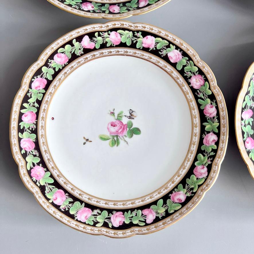 Pariser Clignancourt-Set aus 4 Tellern, schwarze, rosa Rosen, Schmetterlinge, 1780-1790 (Englisch) im Angebot