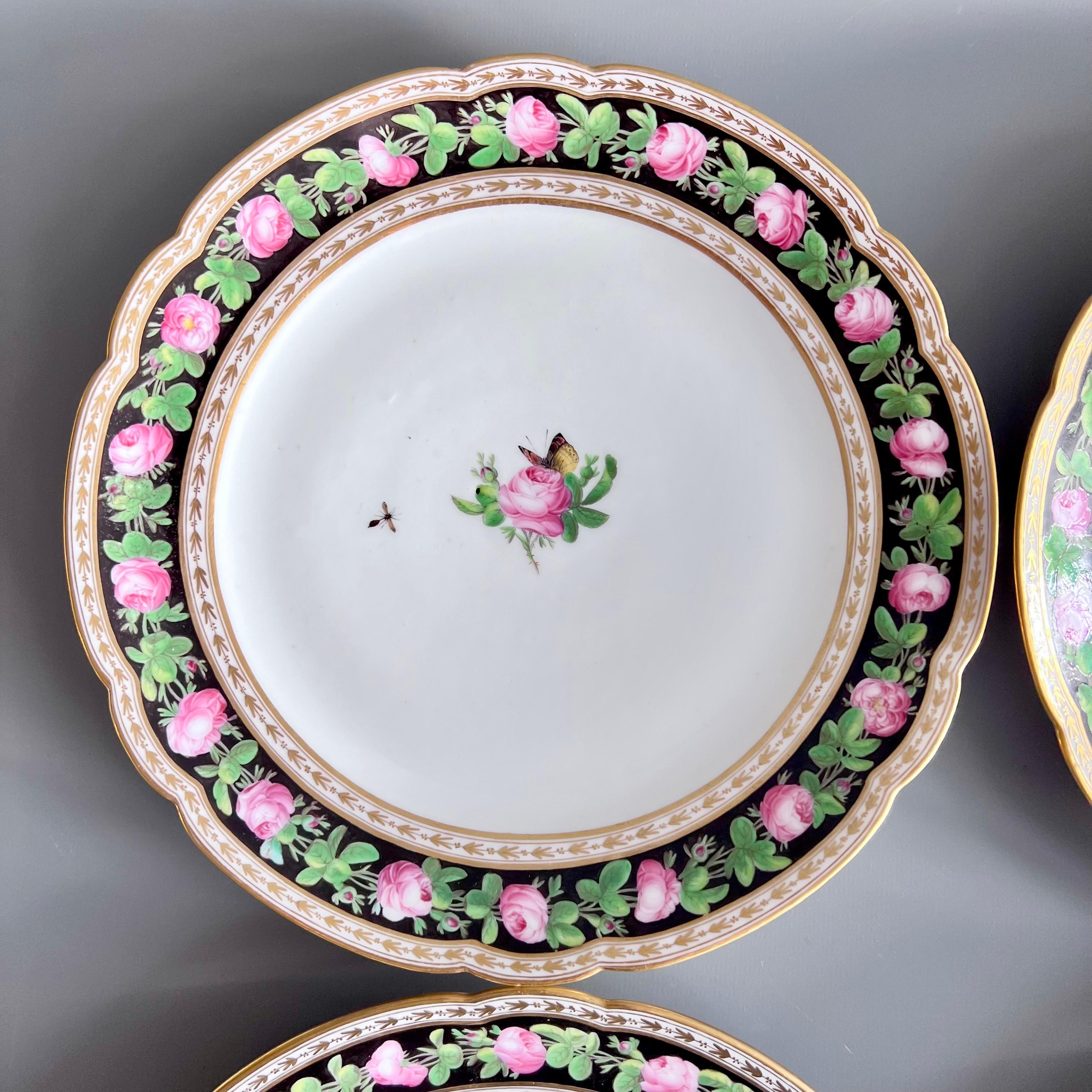 Pariser Clignancourt-Set aus 4 Tellern, schwarze, rosa Rosen, Schmetterlinge, 1780-1790 (Handbemalt) im Angebot