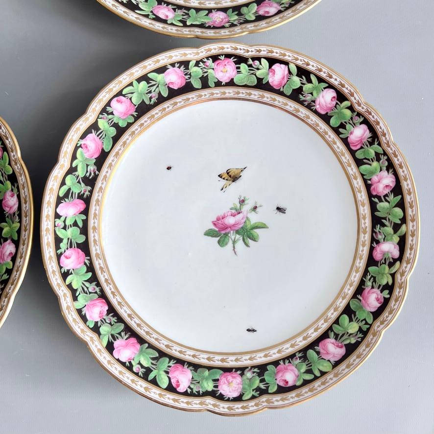 Pariser Clignancourt-Set aus 4 Tellern, schwarze, rosa Rosen, Schmetterlinge, 1780-1790 (Spätes 18. Jahrhundert) im Angebot