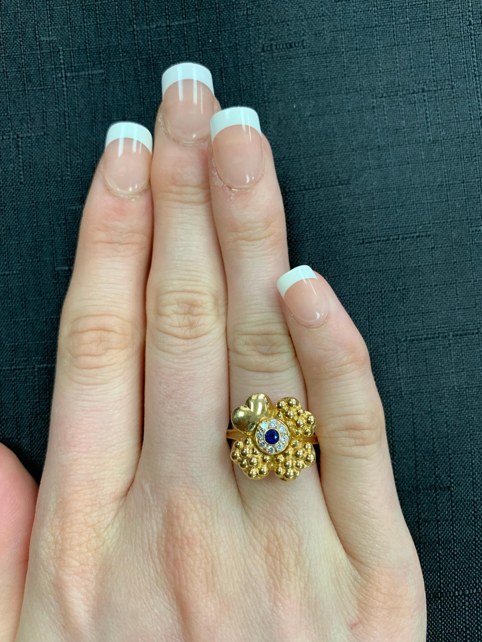 Women's or Men's Paris Clover Ring with Diamonds and Center Blue Sapphire, 18 Karat Yellow Gold