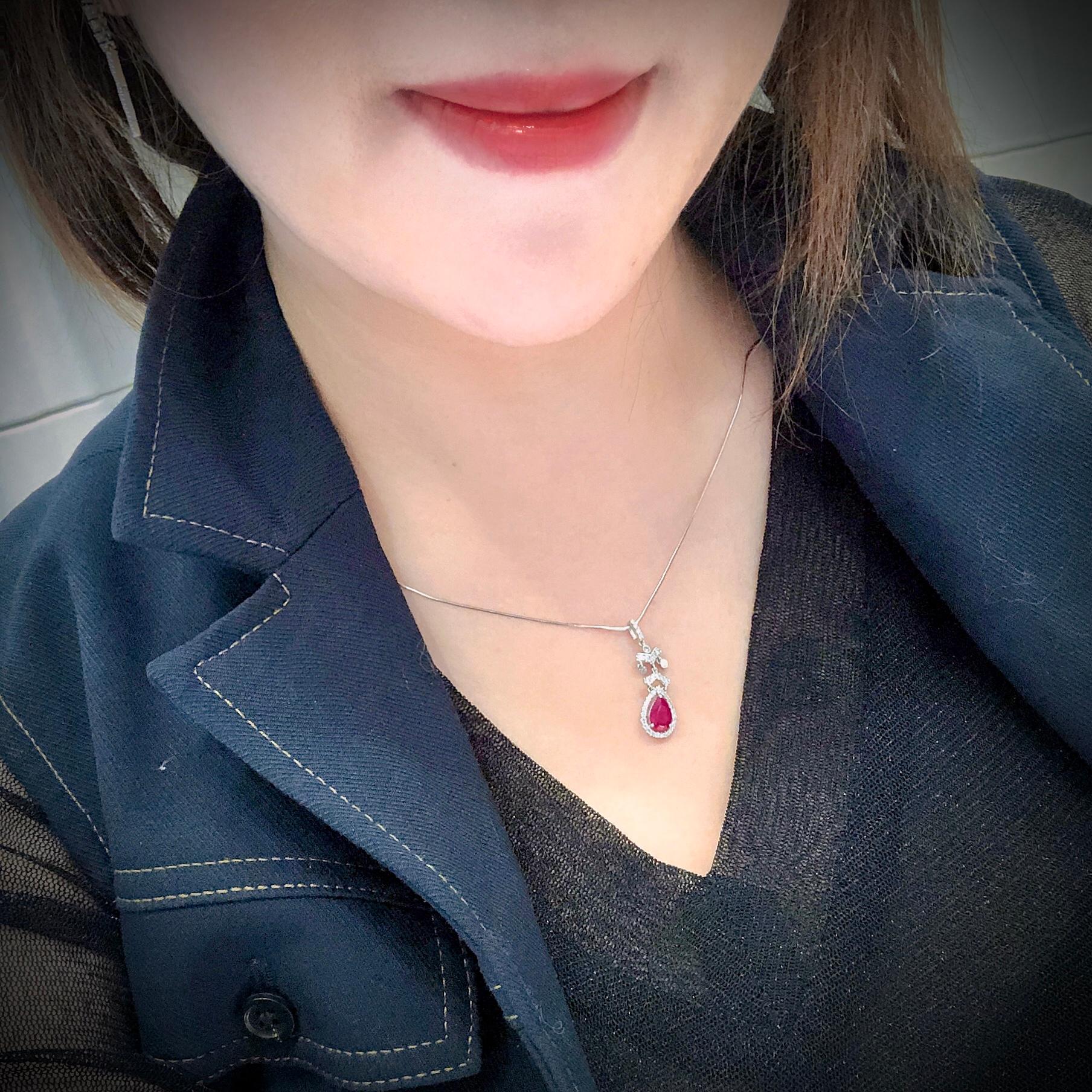 Paris Craft House 1.31 Carat Ruby Diamond Pendant in 18 Karat White Gold In New Condition For Sale In Hong Kong, HK