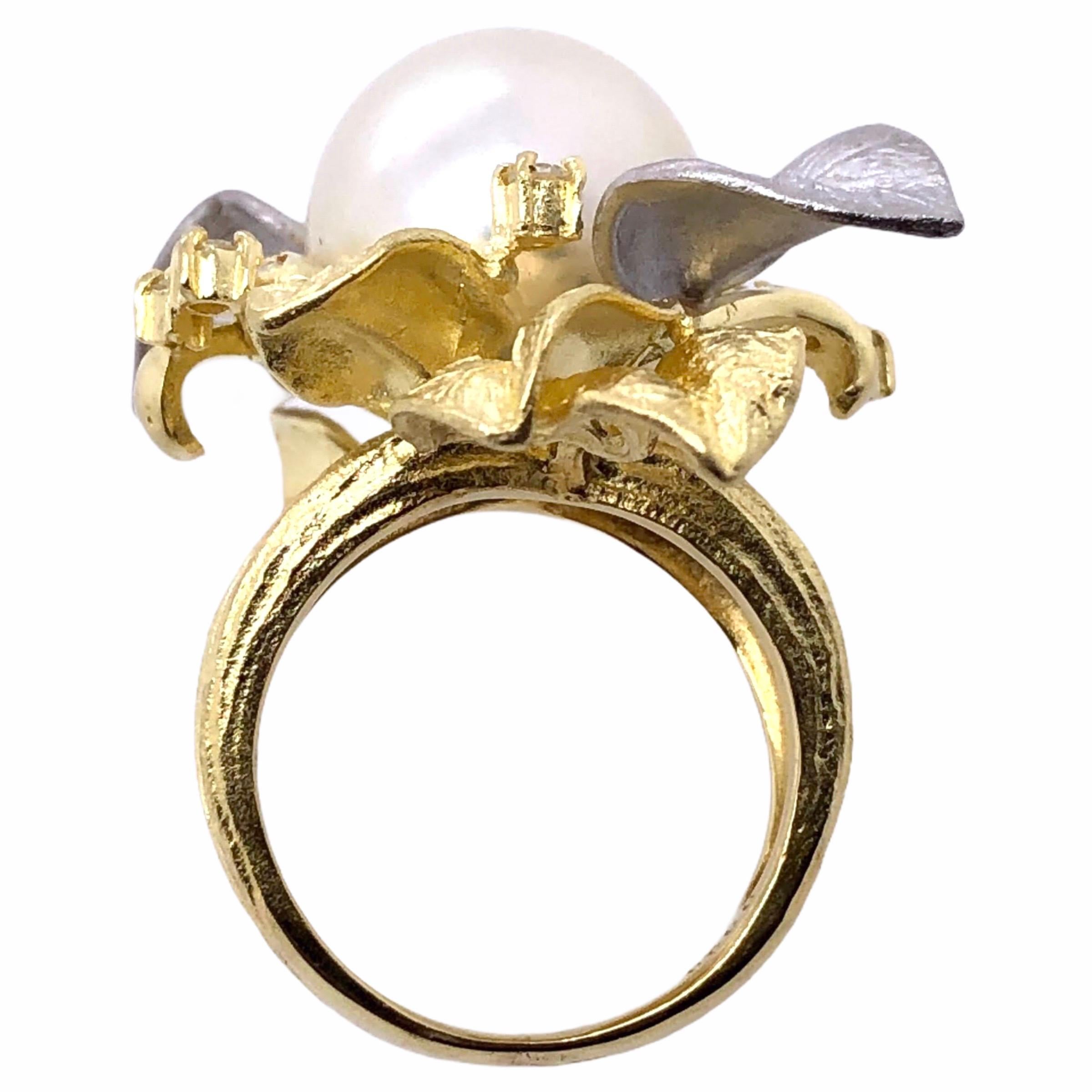 Round Cut Paris Craft House Pearl Diamond Ring in 18 Karat Yellow Gold For Sale