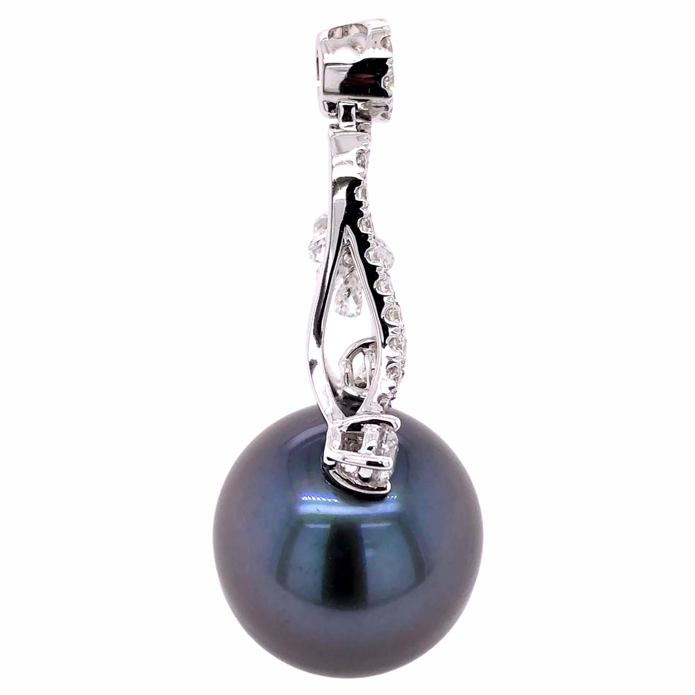 Modern Paris Craft House Tahitian Black Pearl Diamond Pendant in 18 Karat Gold For Sale