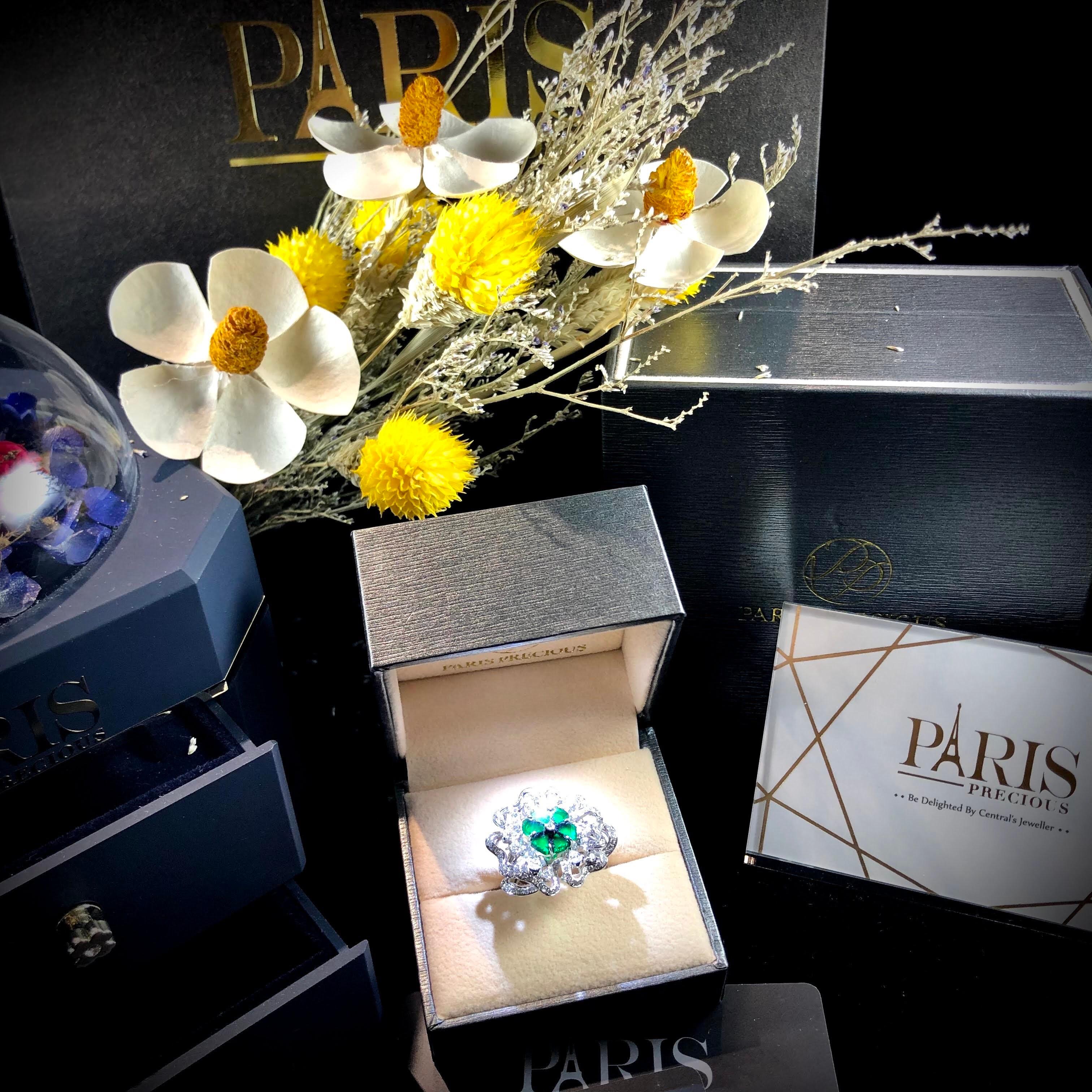 Paris Craft House 1.87ct Rough-Cut Emerald Diamond Flower Cocktail Ring in Gold In New Condition For Sale In Hong Kong, HK