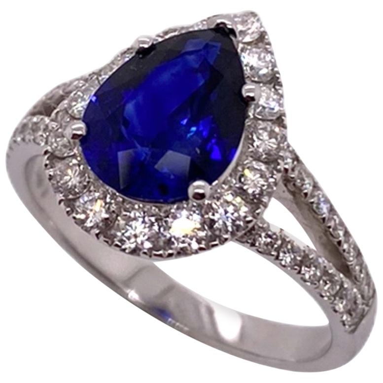 Paris Craft House 1.90ct Royal Blue Sapphire Diamond Ring in 18 Karat Gold For Sale