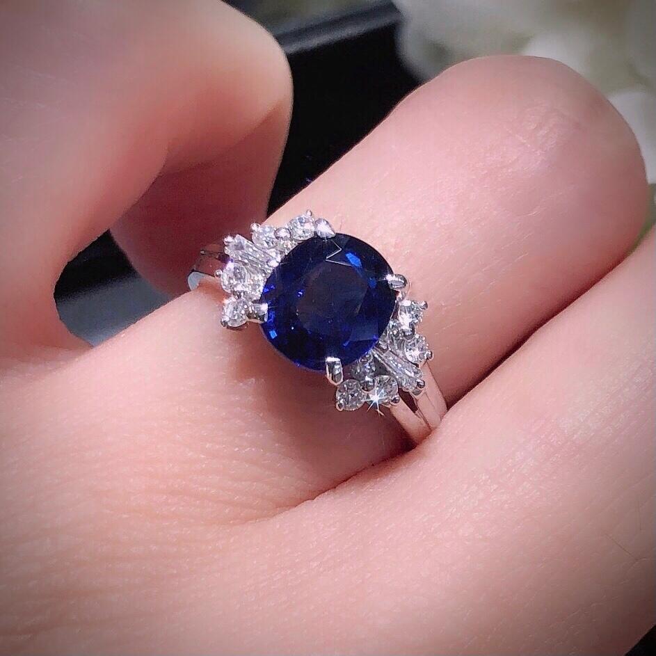 Women's or Men's Paris Craft House 2.13 Carat Blue Sapphire Diamond Cocktail Ring in Platinum For Sale