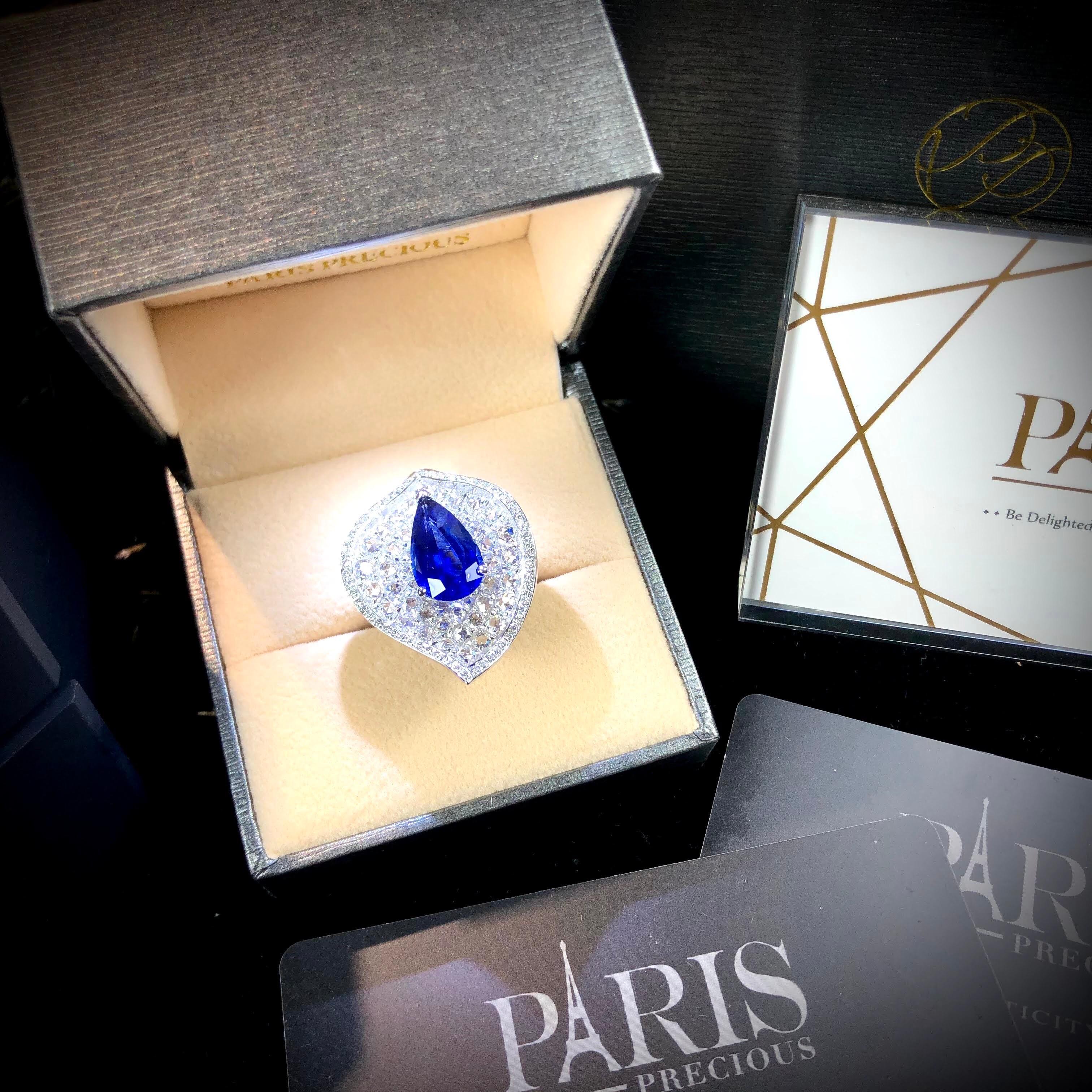 Women's Paris Craft House 4.47ct Blue Sapphire Diamond Cocktail Ring in 18 Karat Gold For Sale