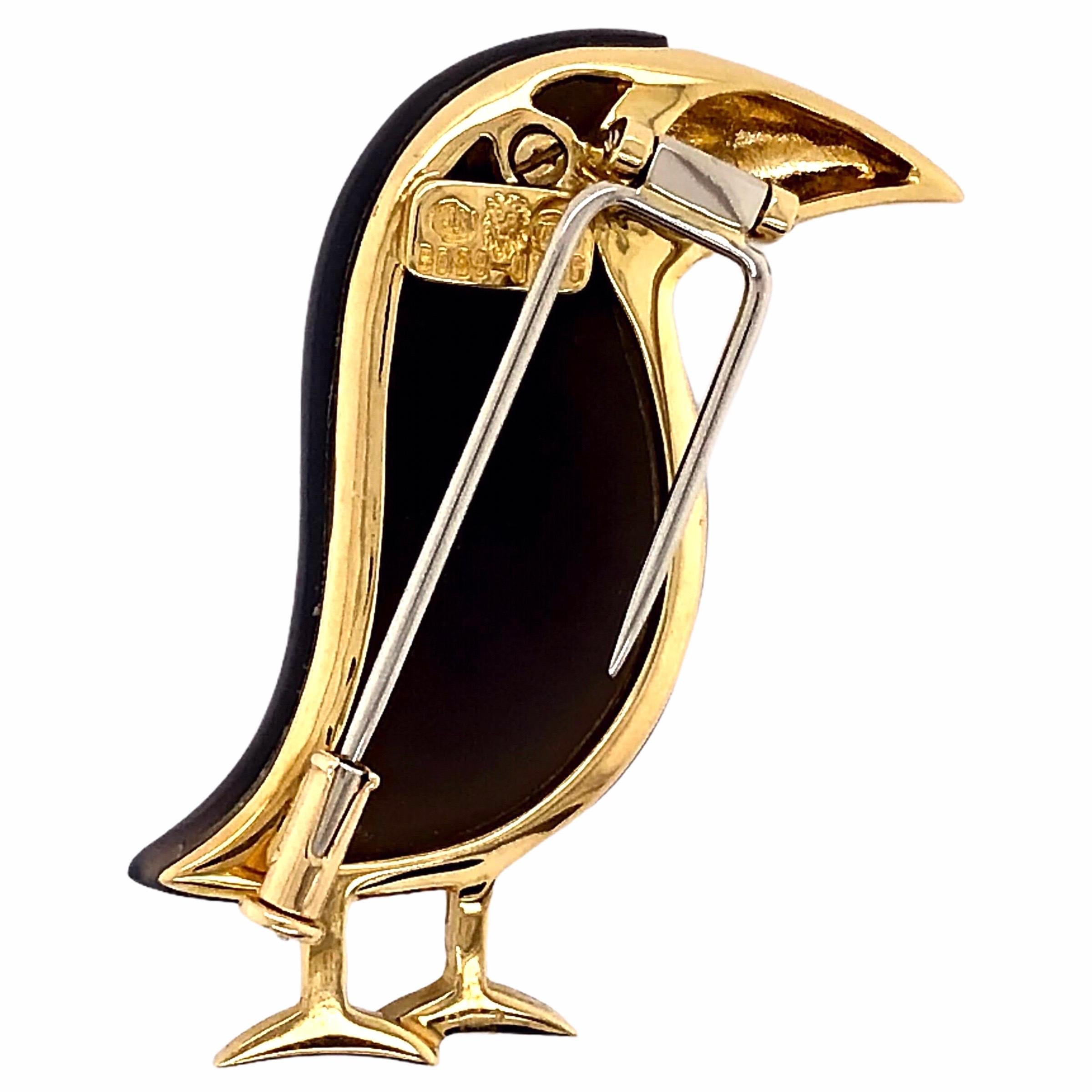 Modern Paris Craft House Agate Diamond Bird Brooch in 18 Karat Yellow Gold For Sale