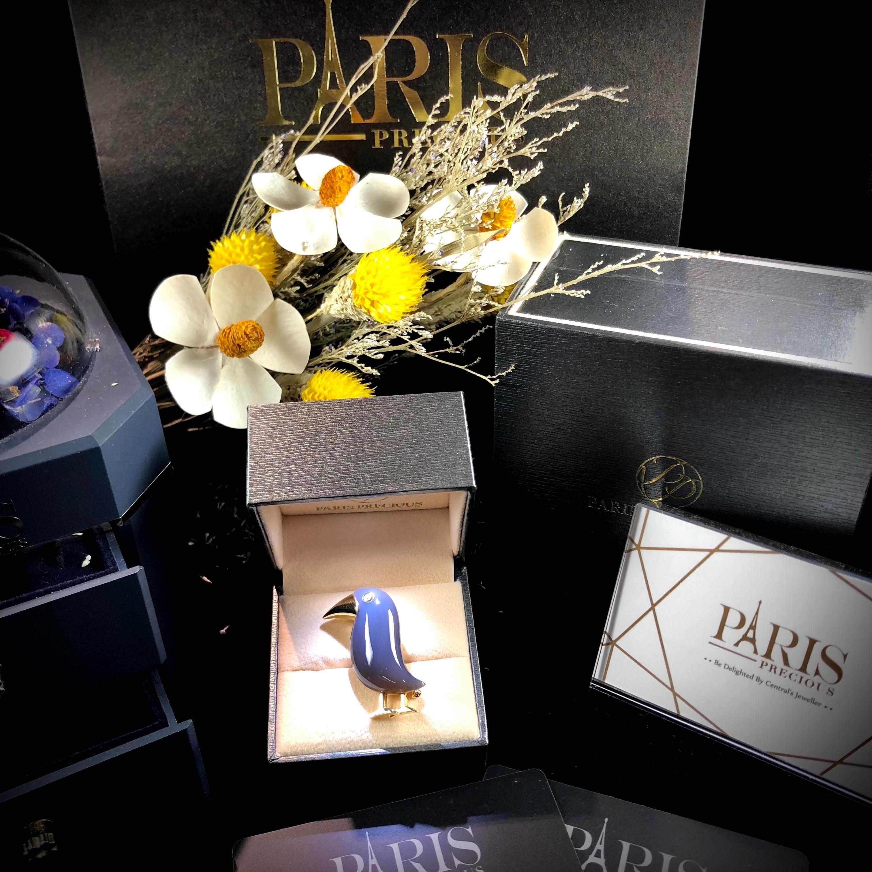 Paris Craft House Agate Diamond Bird Brooch in 18 Karat Yellow Gold For Sale 1