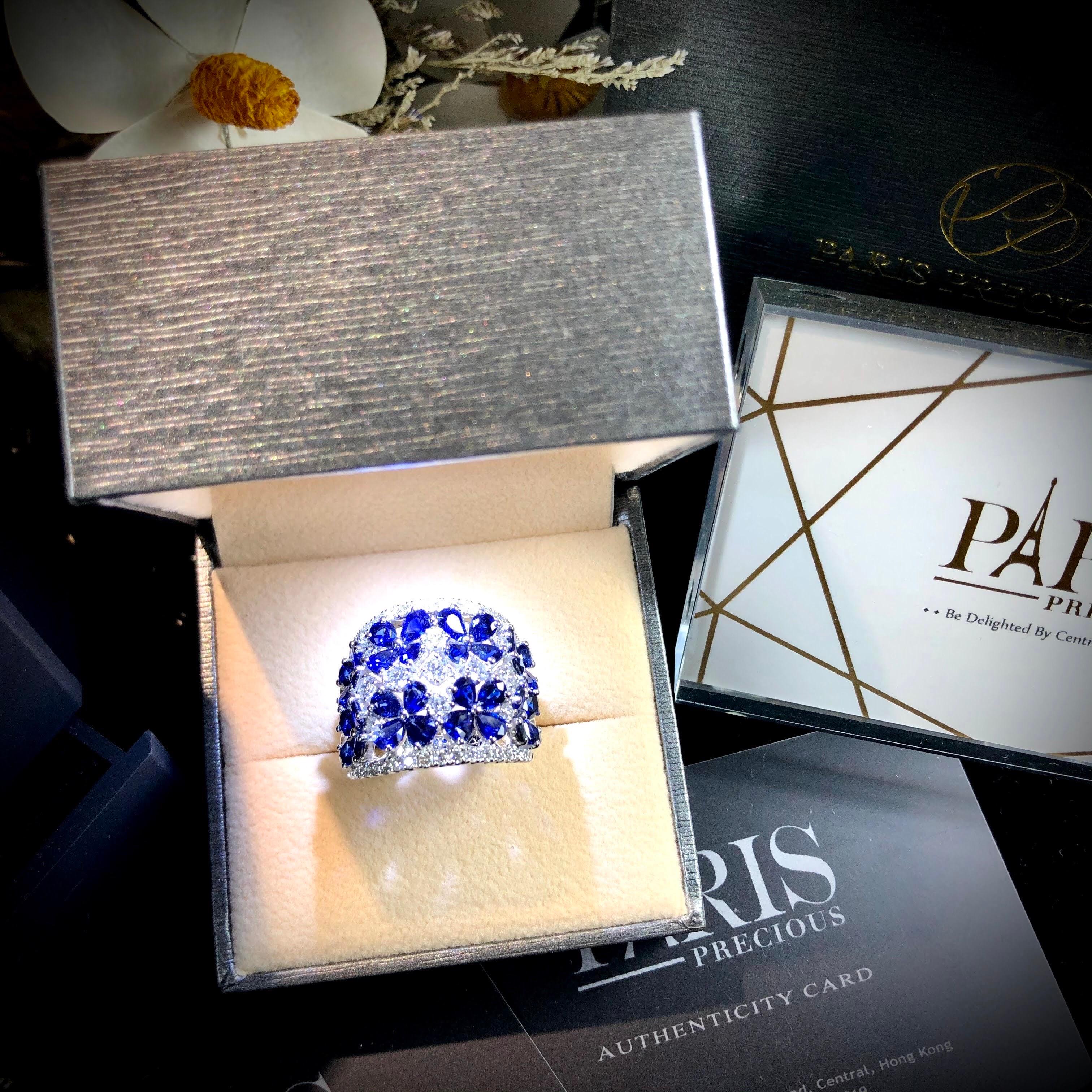 Paris Craft House Blue Sapphire Diamond Floral Ring in 18 Karat White Gold In New Condition For Sale In Hong Kong, HK