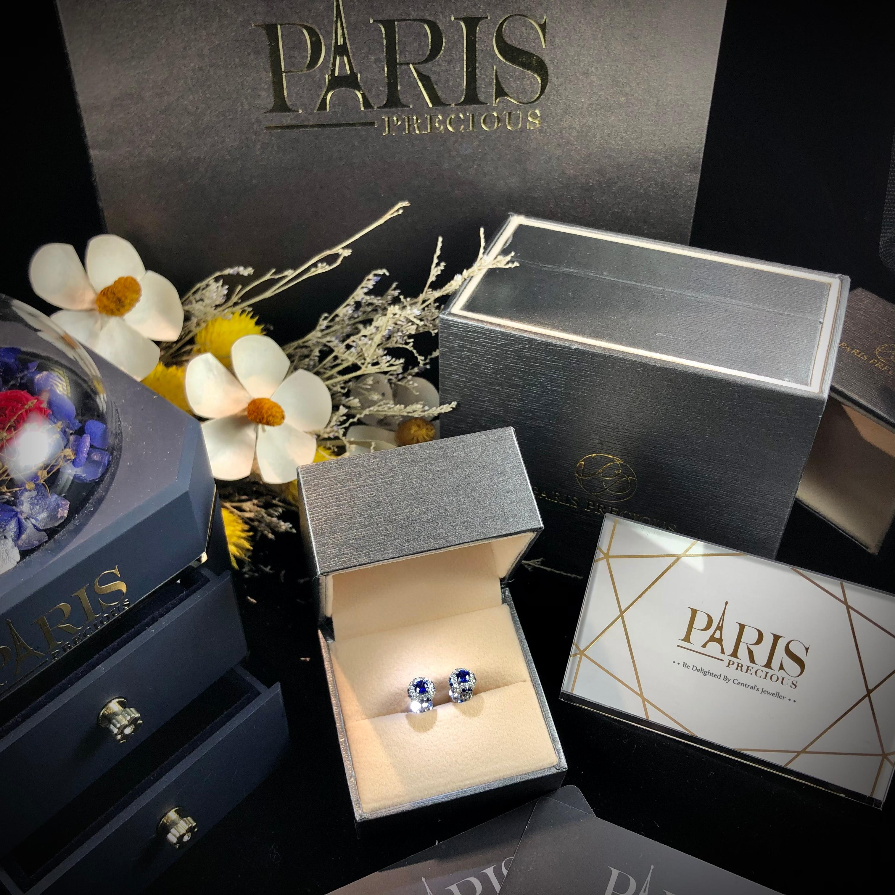 Women's or Men's Paris Craft House Blue Sapphire Diamond Stud Earrings in 18 Karat White Gold For Sale