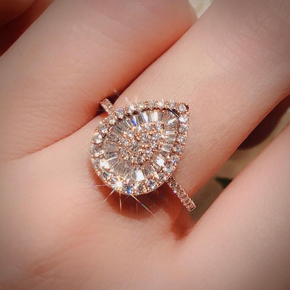 Women's Paris Craft House Diamond Cluster Ring in 18 Karat Rose Gold For Sale