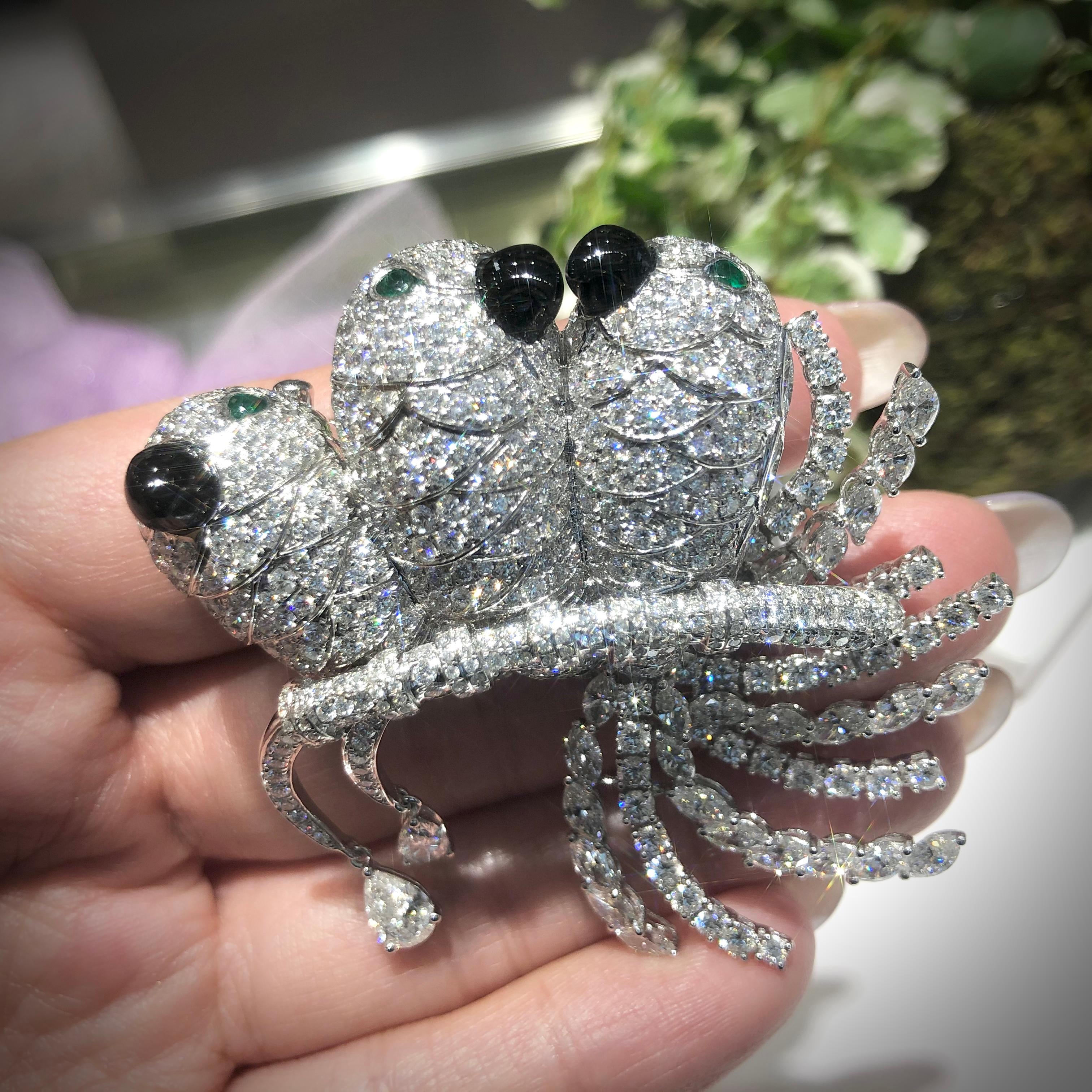 Paris Craft House Diamond Emerald Onyx Bird Brooch in 18 Karat White Gold In New Condition For Sale In Hong Kong, HK