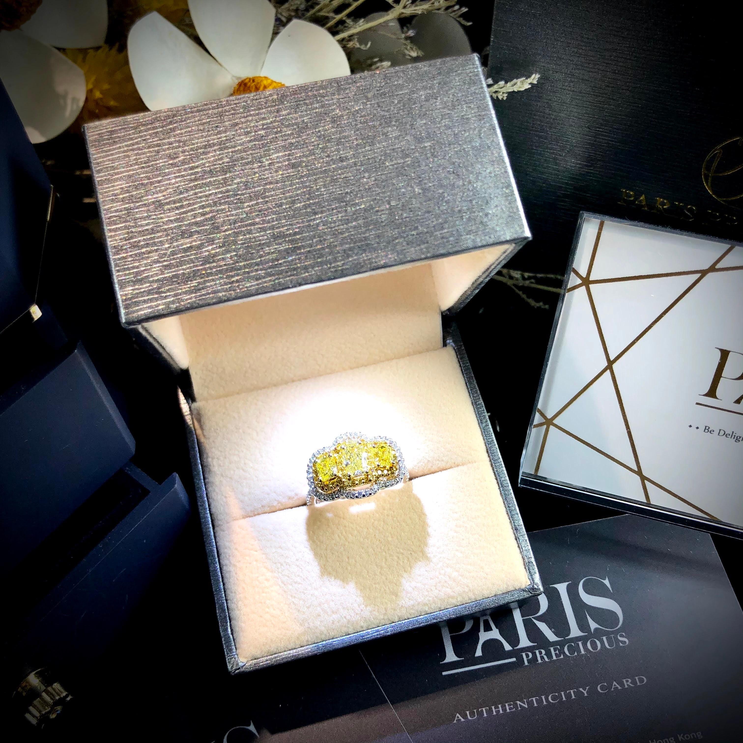 Paris Craft House Fancy Yellow Diamond Three-Stone Ring in 18 Karat Gold For Sale 1