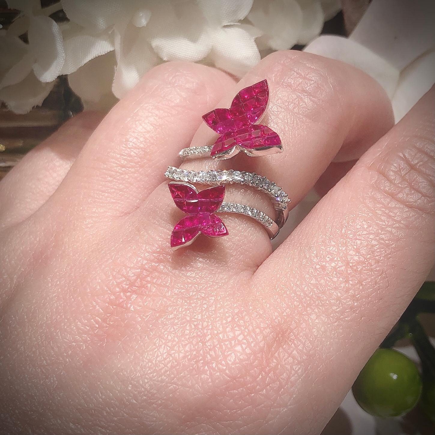 Paris Craft House Ruby Diamond Butterfly Ring in 18 Karat White Gold In New Condition For Sale In Hong Kong, HK