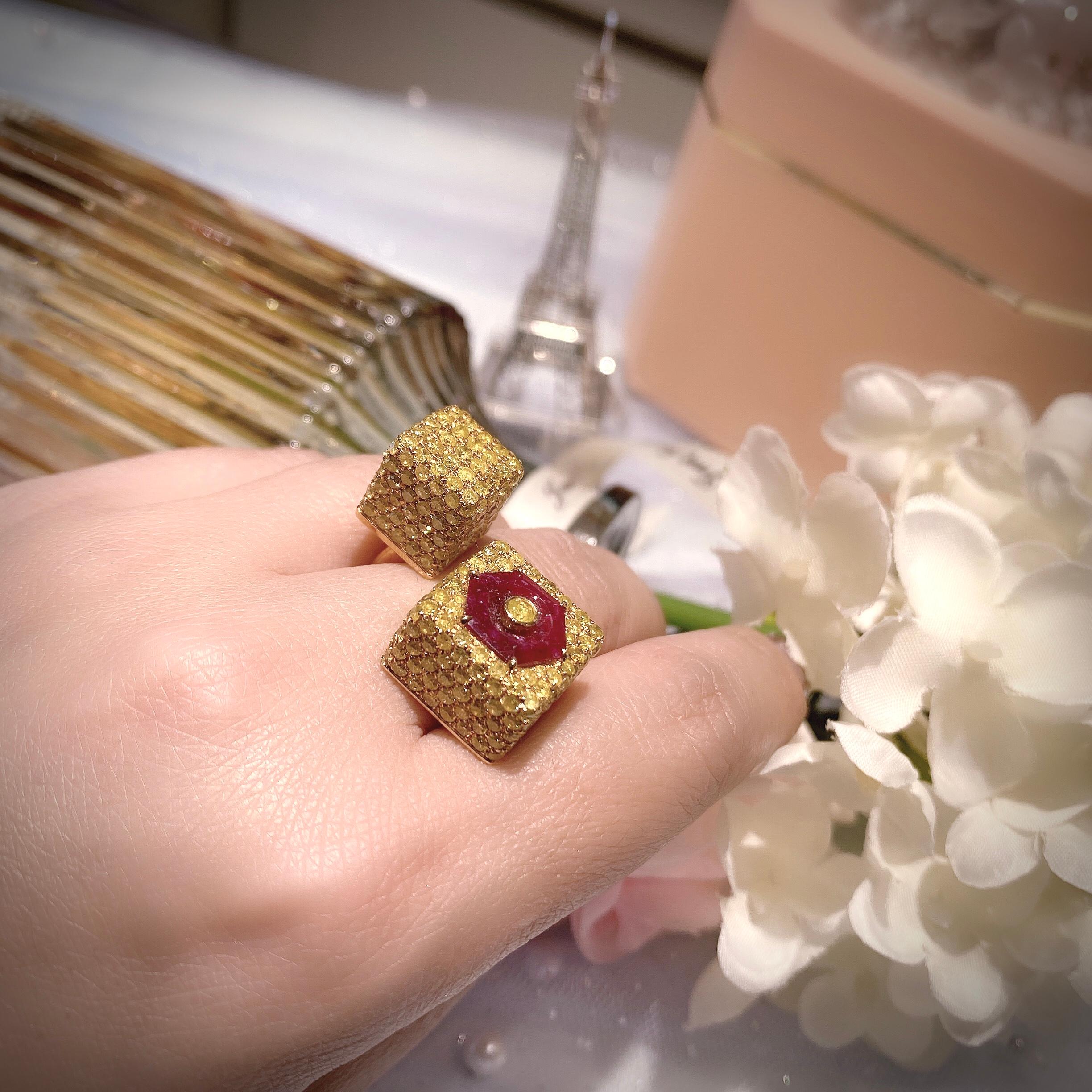 Women's or Men's Paris Craft House Ruby Yellow Diamond Ring in 18 Karat Yellow Gold For Sale
