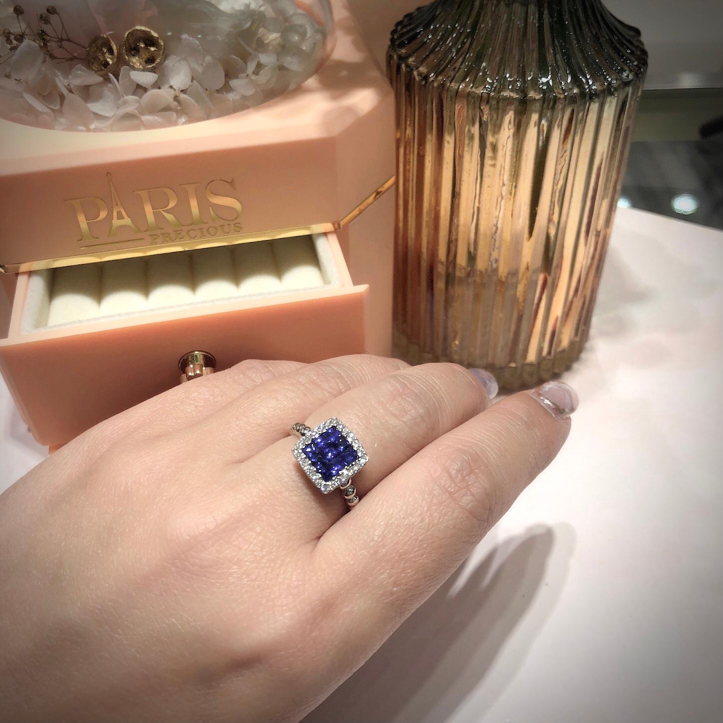 Paris Craft House Sapphire Diamond Cluster Ring in 18 Karat White Gold For Sale 1