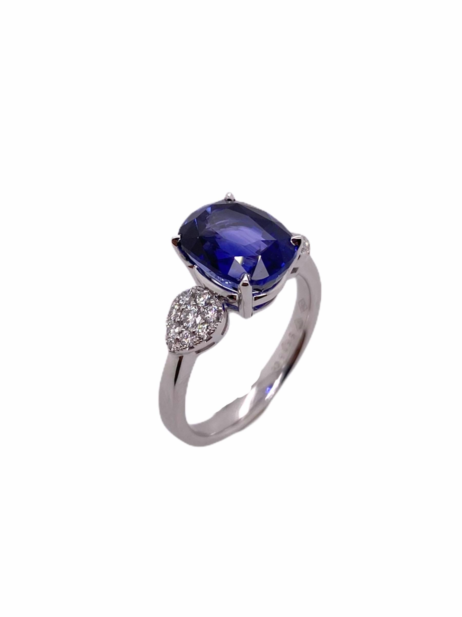 Modern Paris Craft House 5.18ct Sapphire Diamond Ring in 18 Karat White Gold For Sale