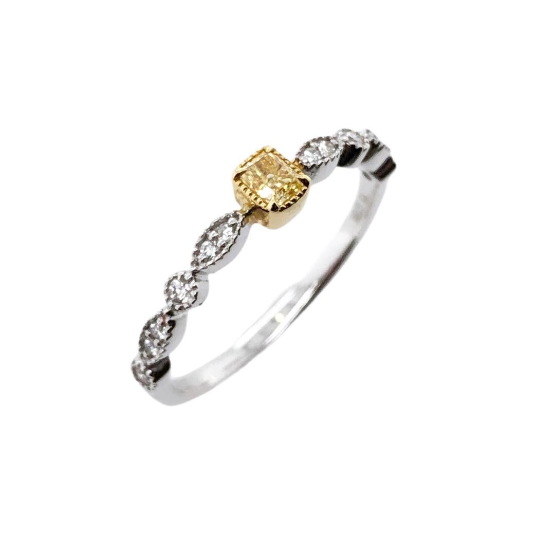 Throughout history, rings have been used been used to symbolise everything from devotion, fidelity and eternity, to the representation of a deity. Sitting beautifully at the centre of the yellow gold detailed 18K White Gold ring is a Radiant cut