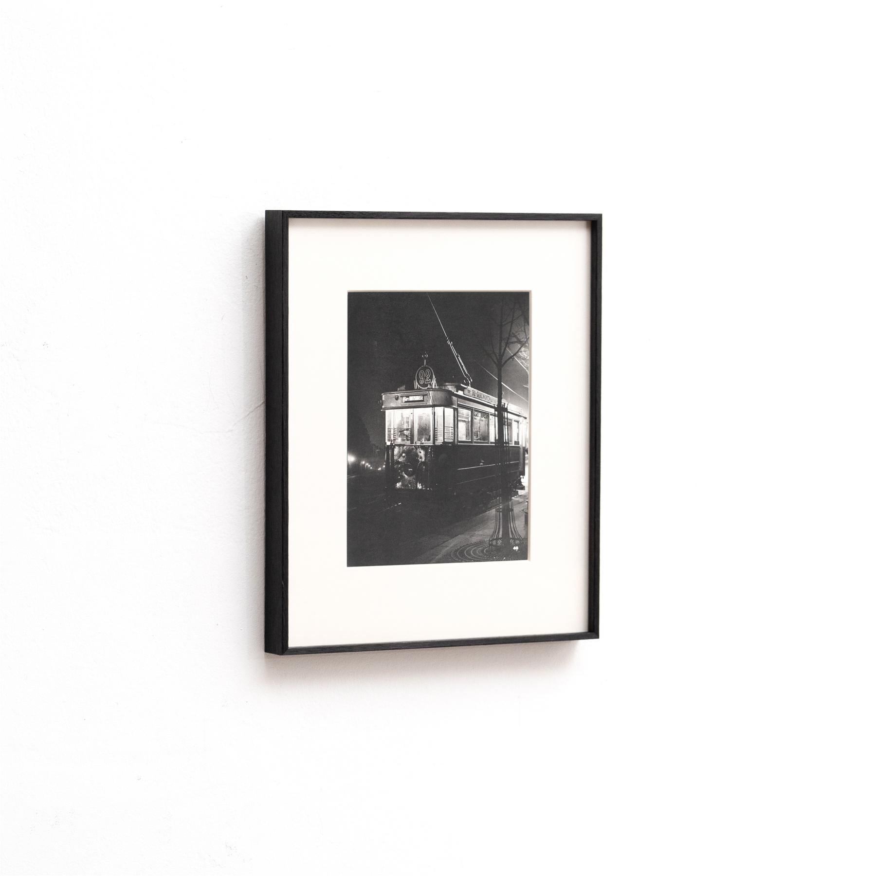 Paris de Nuit: Seltene gerahmte Heliogravur von Brassai, 1933 (Moderne der Mitte des Jahrhunderts) im Angebot