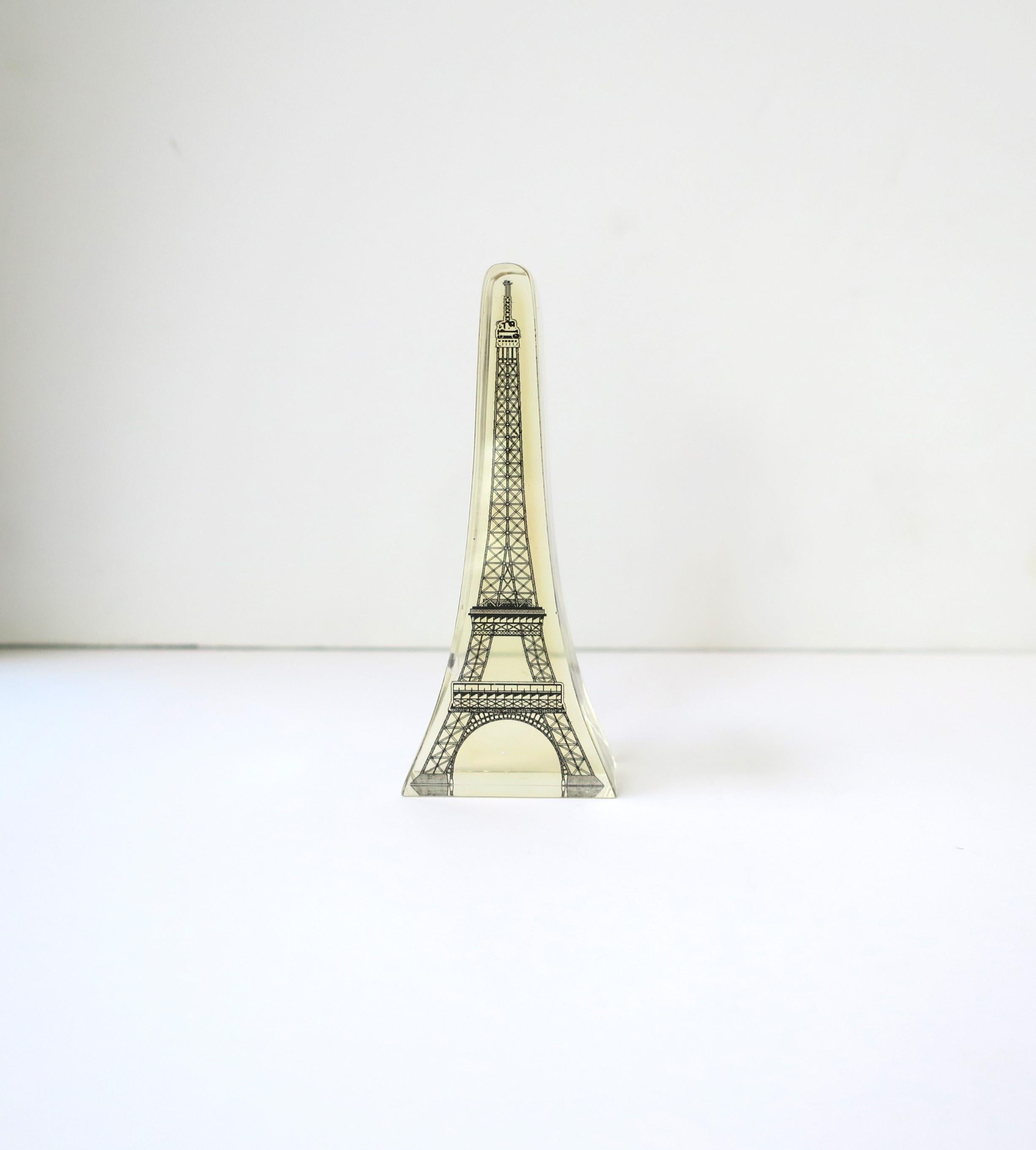 An Op-Art resin/acrylic Paris Eiffel Tower decorative object in the style of Brazilian Artist, Abraham Palatnik. A great desk accessory or gift. Dimensions: 1.38